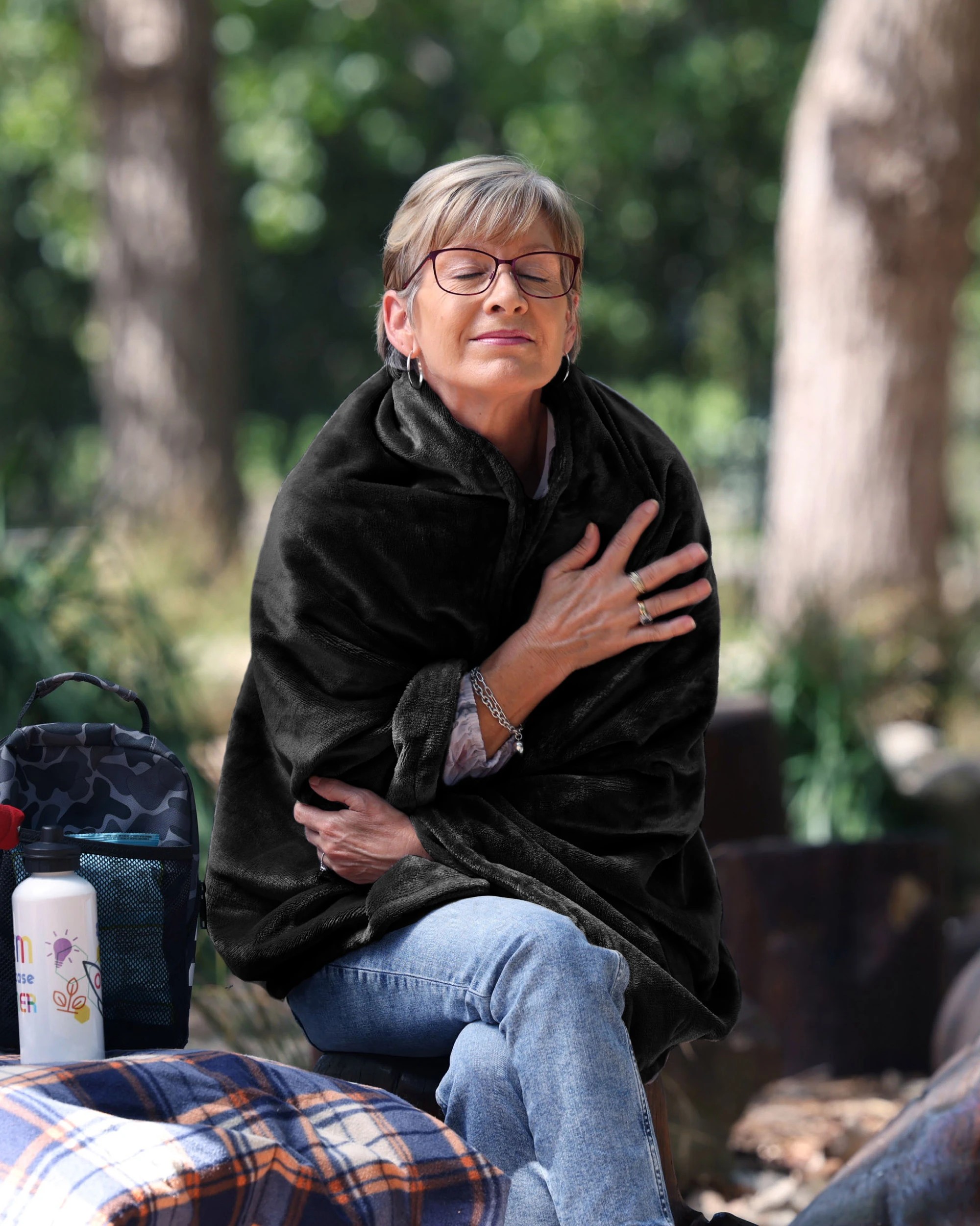 3 Sash and Bloom WinterWarm Heated Shawl Black Portable 2-in-1 Super-Soft Heated Blanket That Zips Into A Shawl, 3 of 8