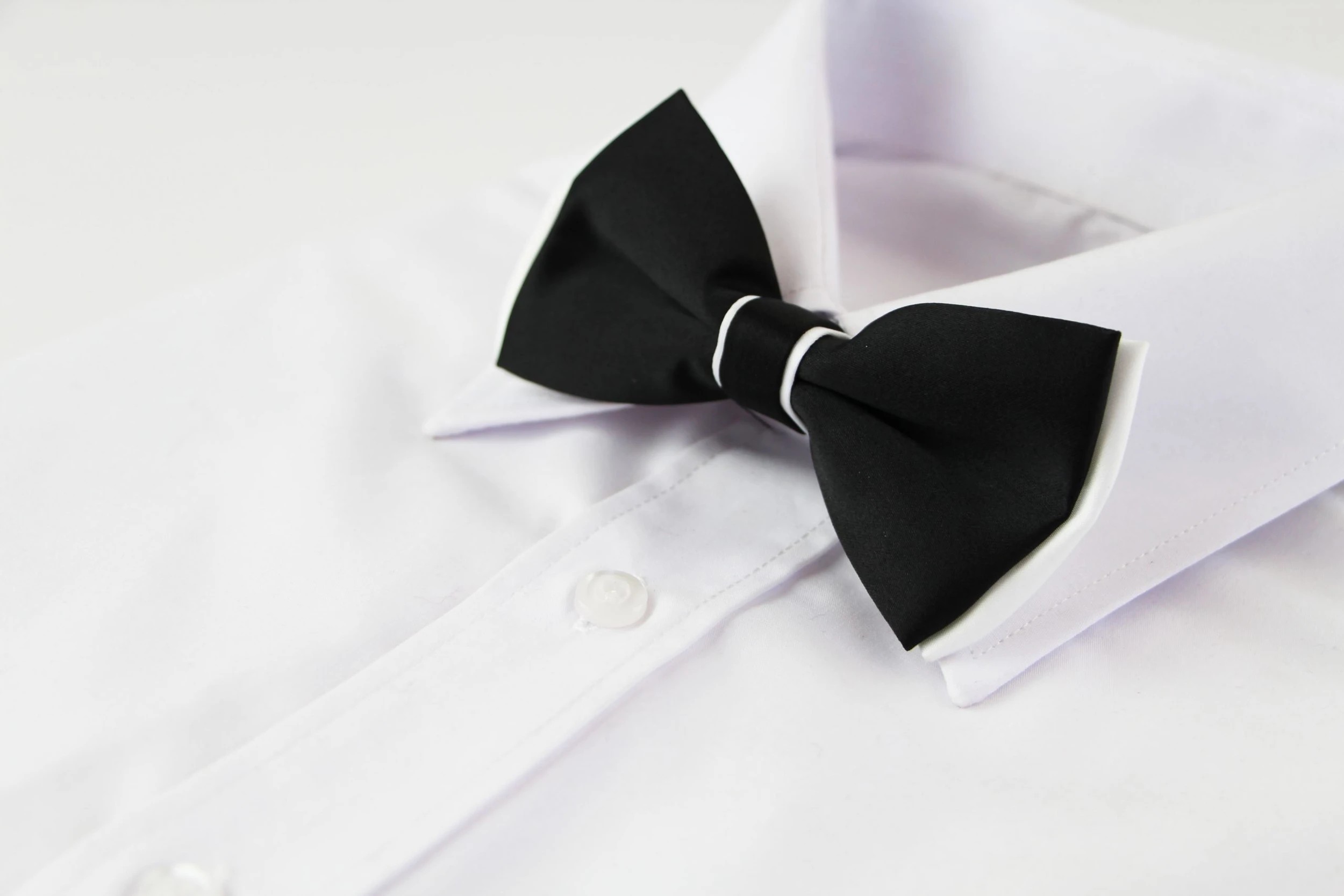 1 Zasel Mens Black On White Two Tone Layered Bow Tie, 1 of 2
