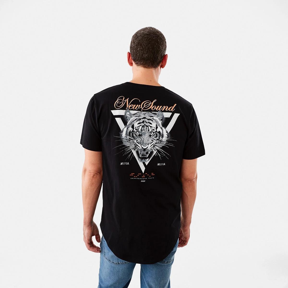 3 Curved Hem Graphic T-shirt Black, 3 of 6