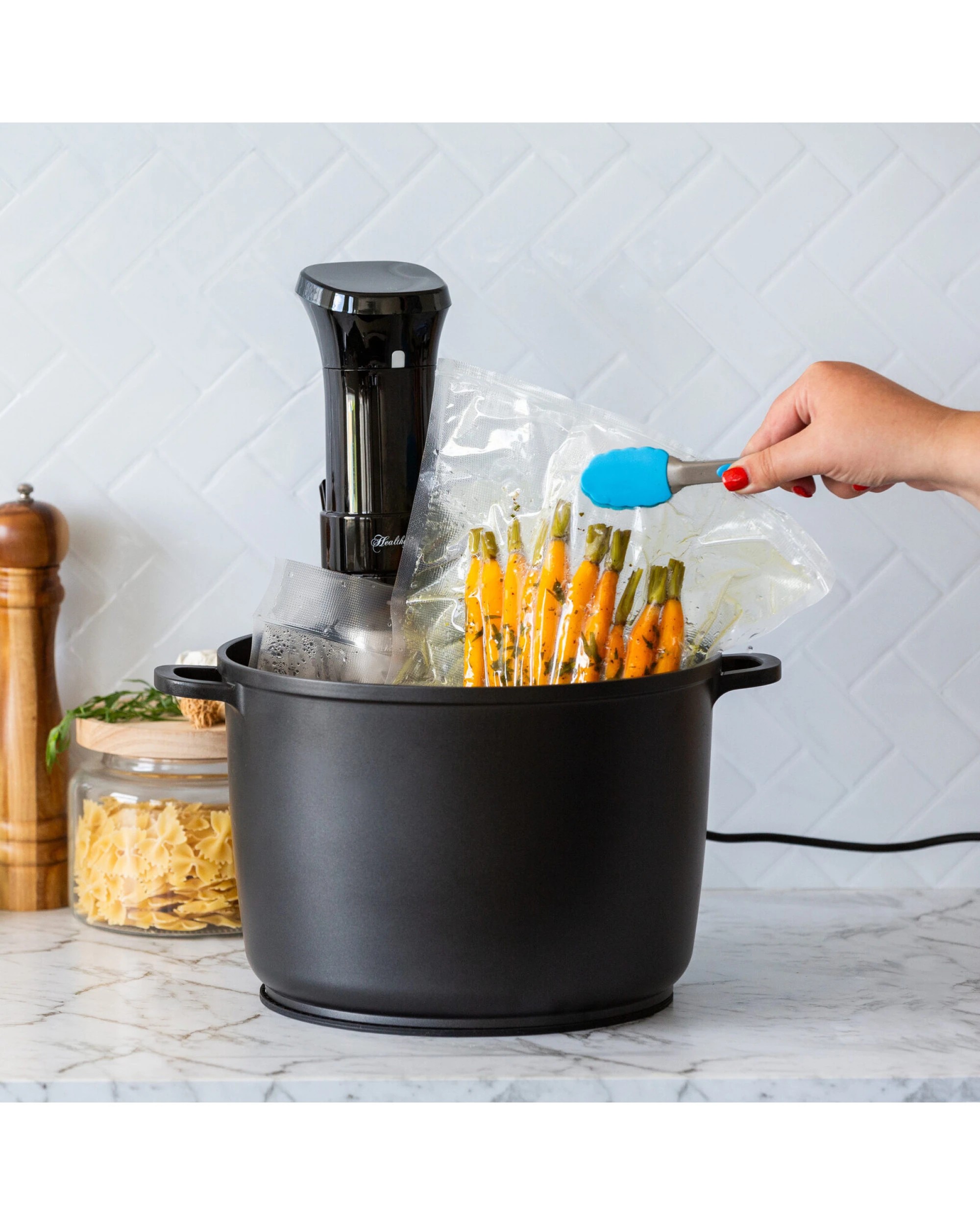 4 Healthy Choice Sous Vide Starter Kit with Vacuum Sealer & Bags, 4 of 6