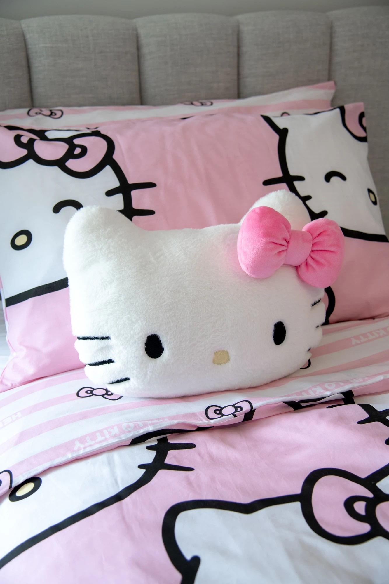 4 Hello Kitty Cushion
 - White, 4 of 5