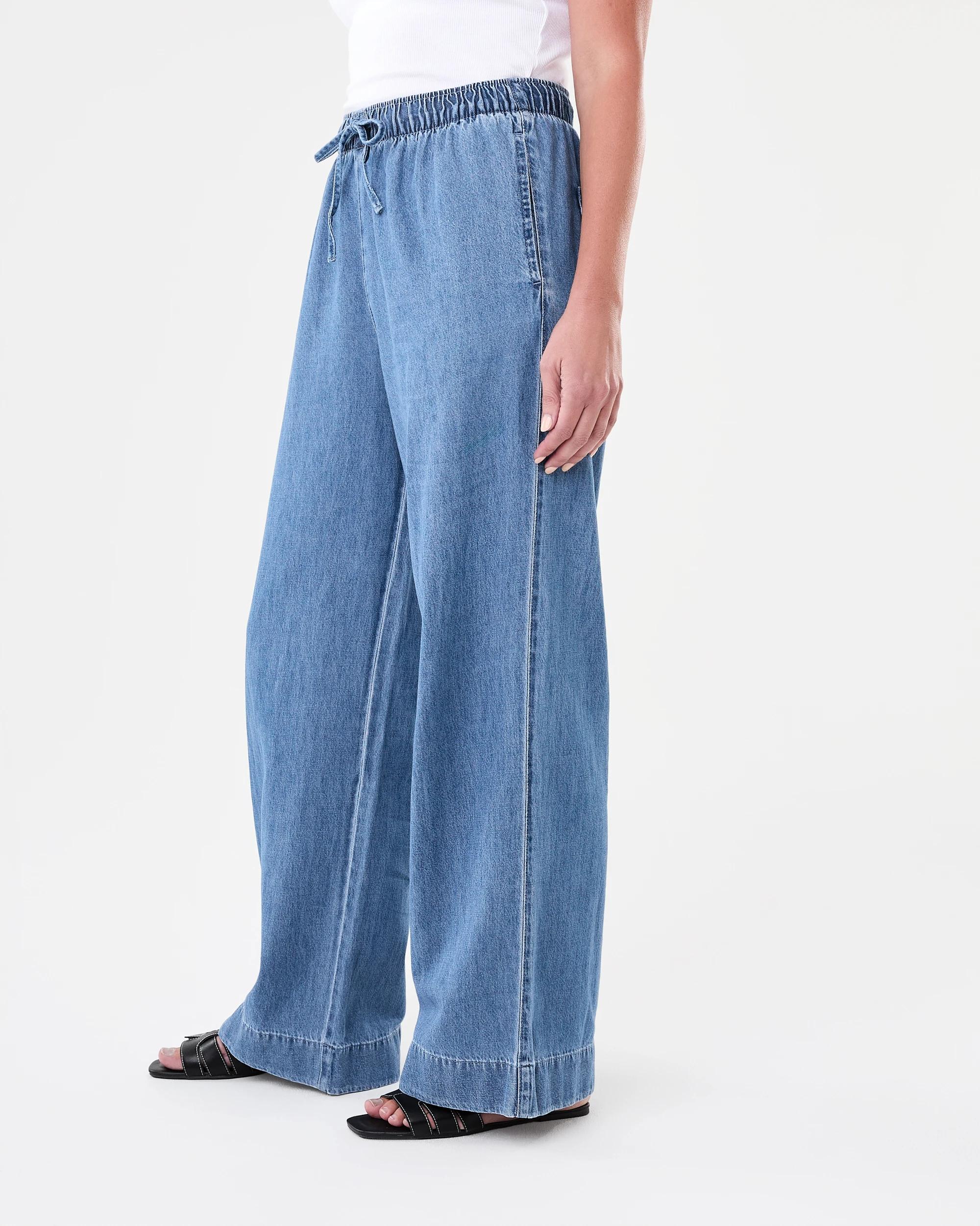 4 Comfort Wide Leg Jeans Mid Wash, 4 of 9