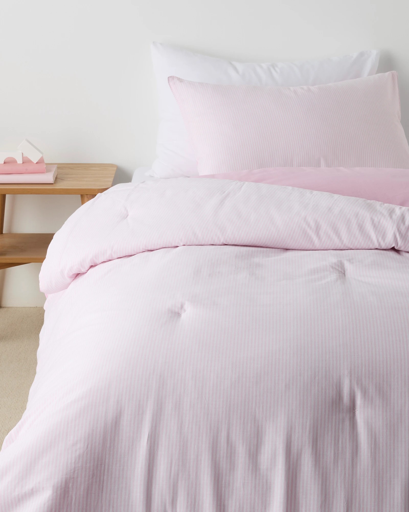 1 Target Micah Comforter Set
 - Double Bed
 - Pink, 1 of 6