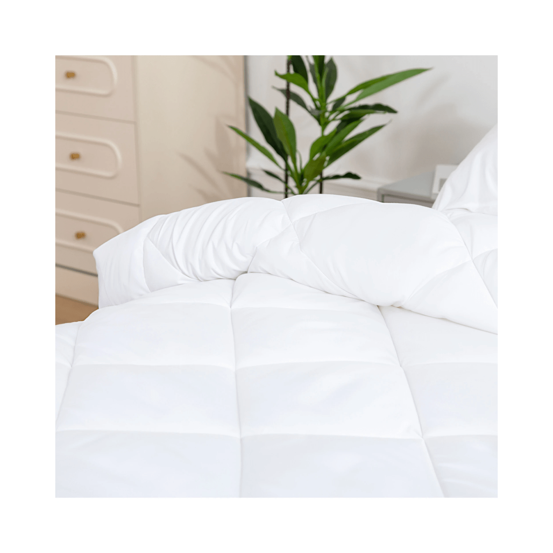 4 Hacienda Microfiber/Bamboo Blend, Hypoallergenic & Antibacterial Quilt - Double, 4 of 7