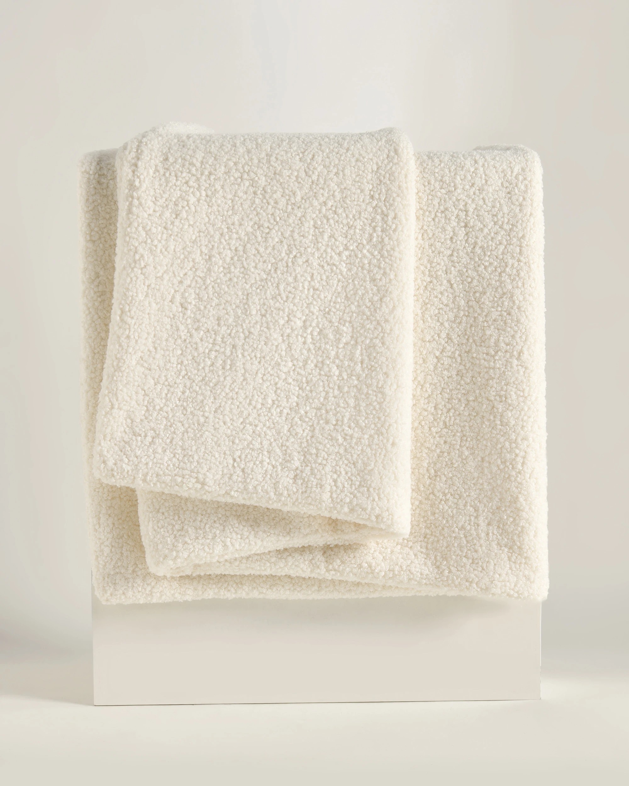 2 Dreamaker Otis Teddy Fleece Double-Sided Throw 130x160cm - Snow, 2 of 6