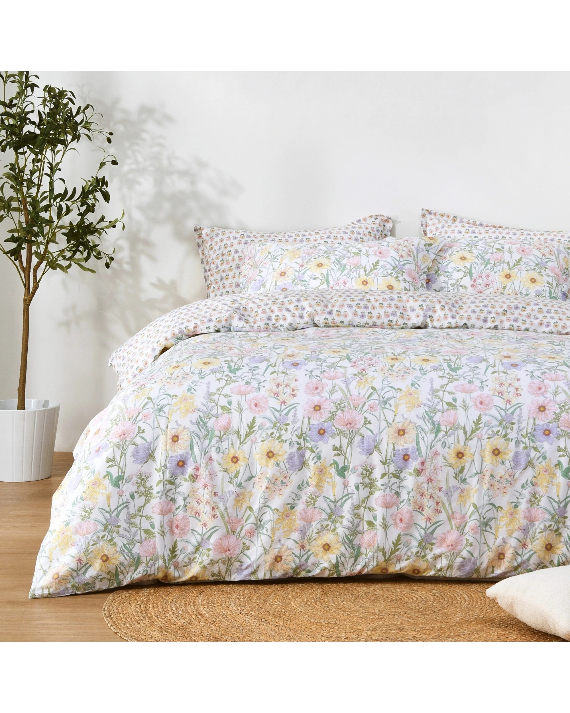 1 Dreamaker 100% Amara Cotton Reversible Quilt Cover Set - King Single Bed - Floral and Botanical, 1 of 8