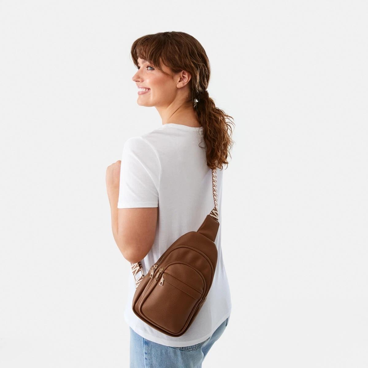 6 Contrast Pebble Sling Bag Coco Brown, 6 of 6