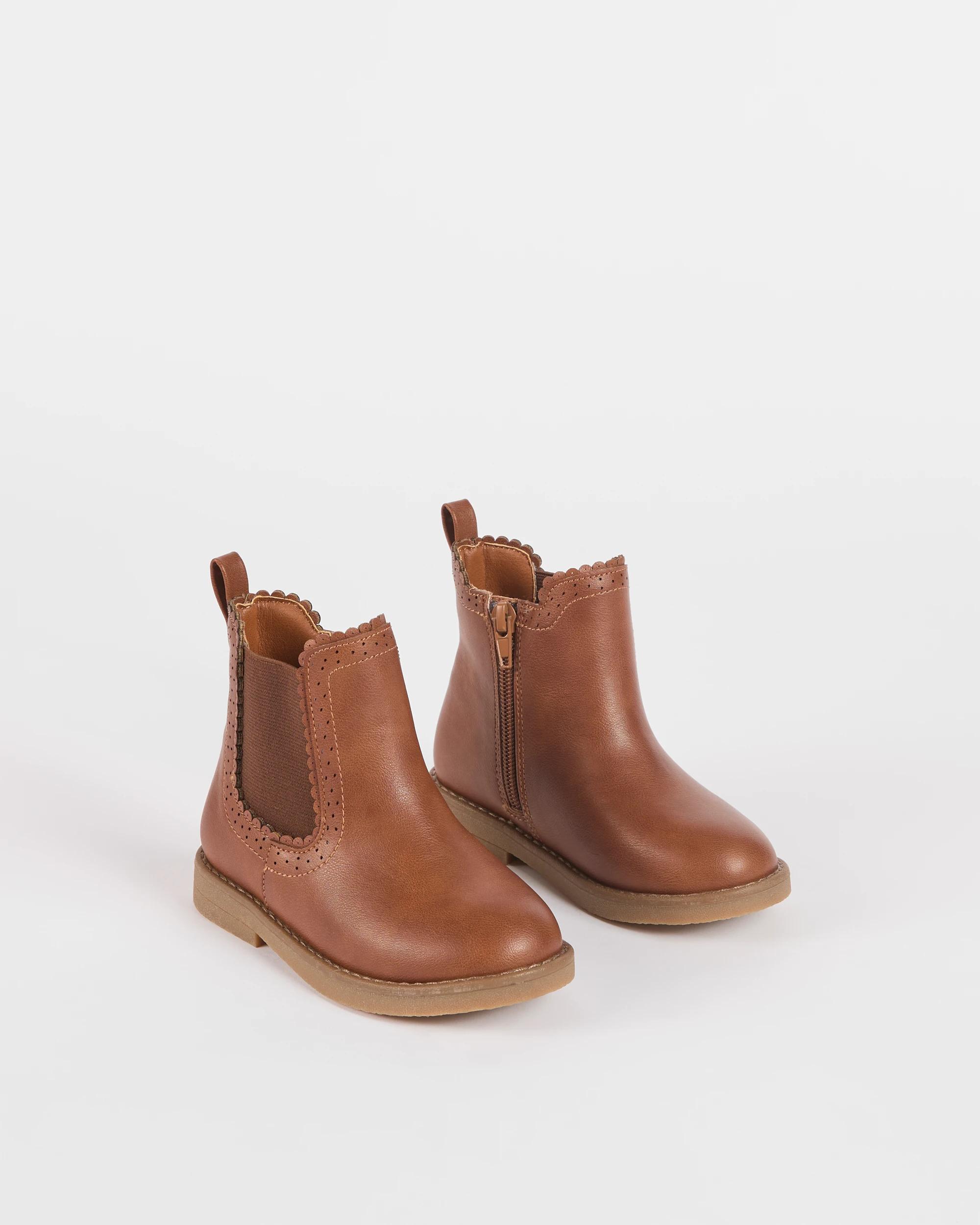 2 Target Kids Brogue Elastic Chelsea Boot TAN, 2 of 3