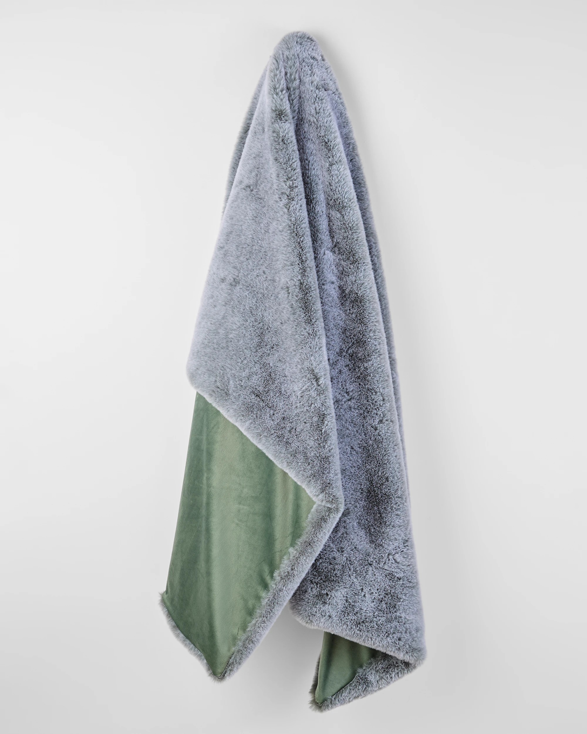 3 Target Leo Faux Fur Throw - Queen Bed - Green, 3 of 3