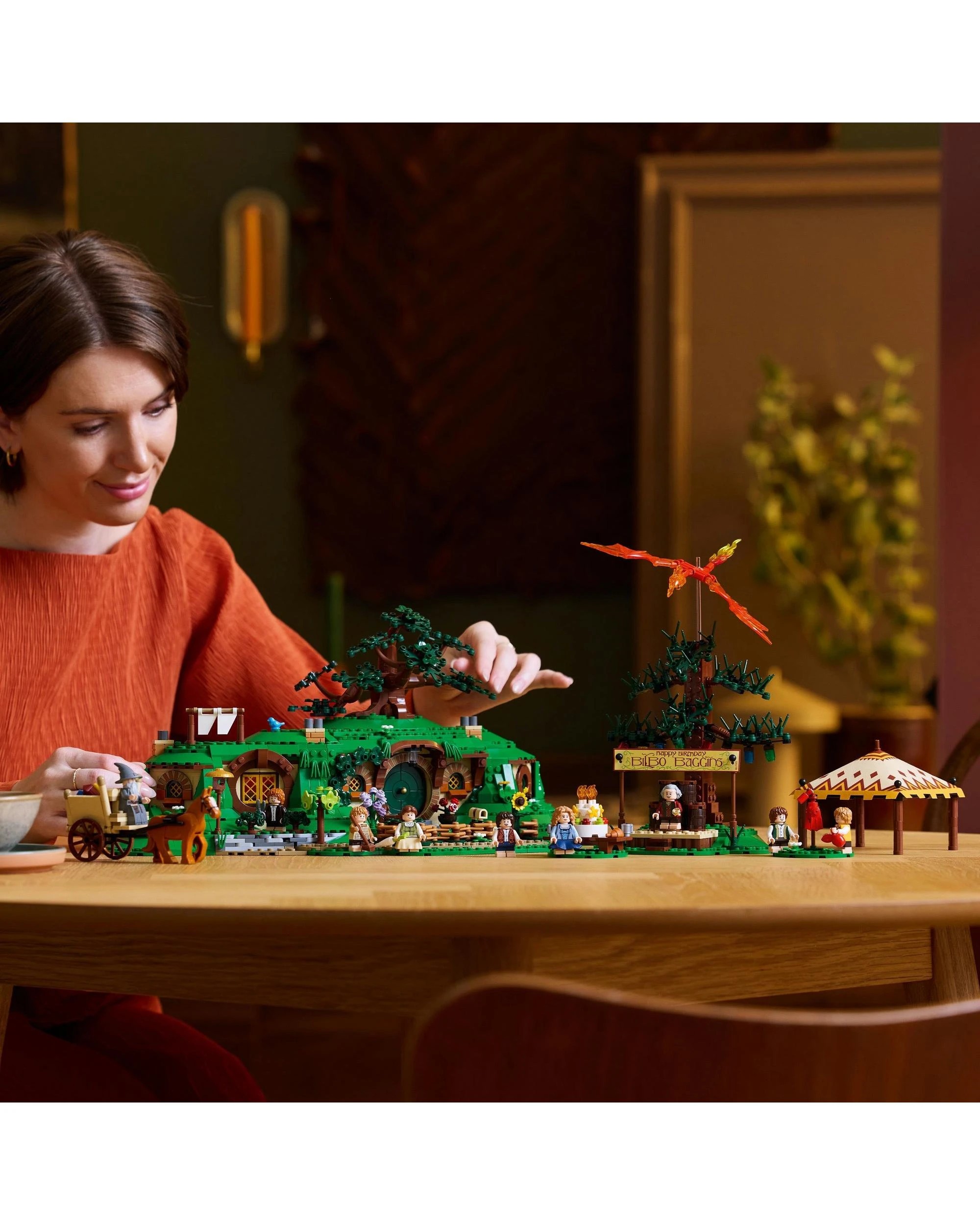 8 The LEGO Group LEGO Icons: The Lord of the Rings: The Shire - 10354, 8 of 10