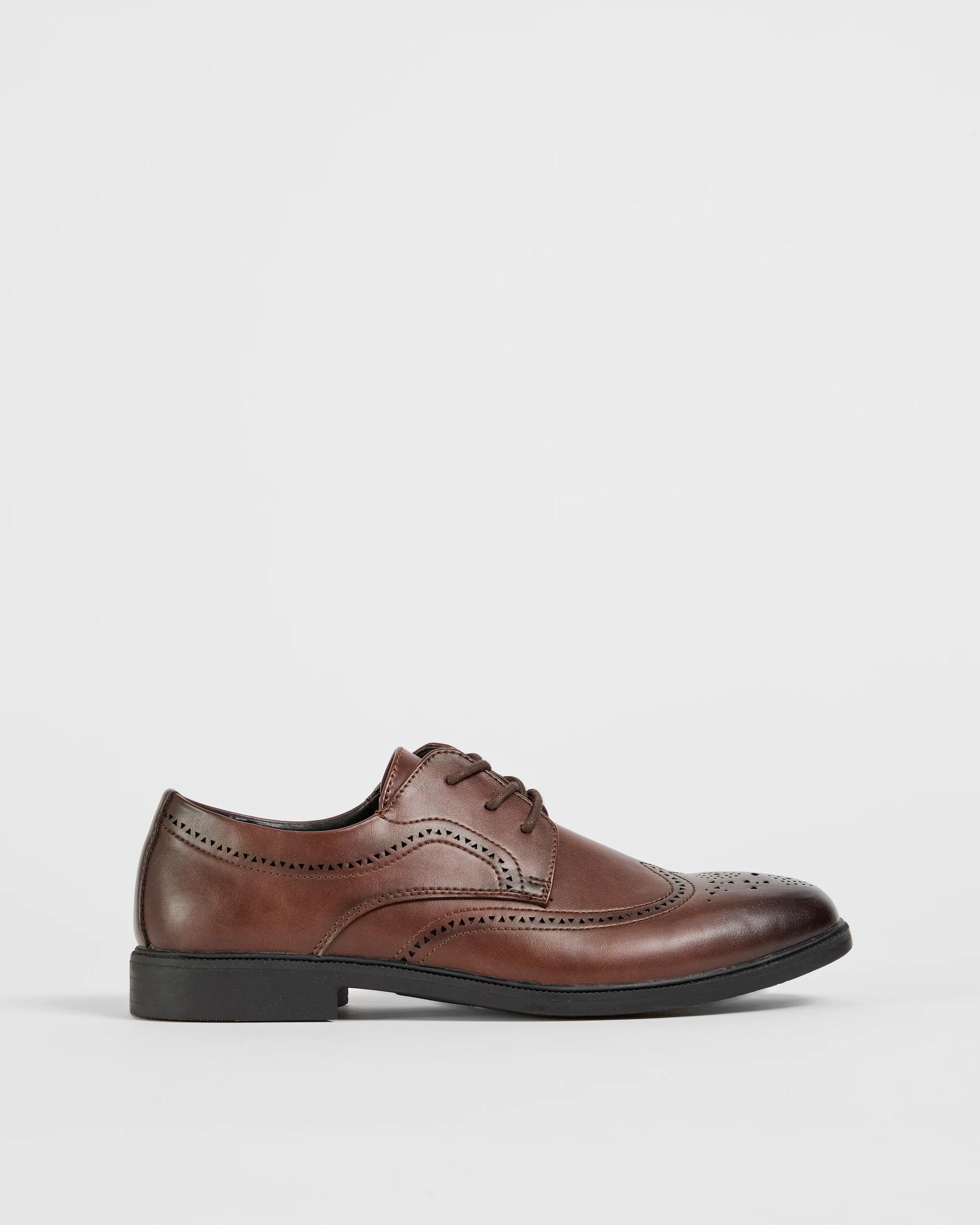 1 Target Man Brogue Dress Lace-Up Shoe BROWN, 1 of 3