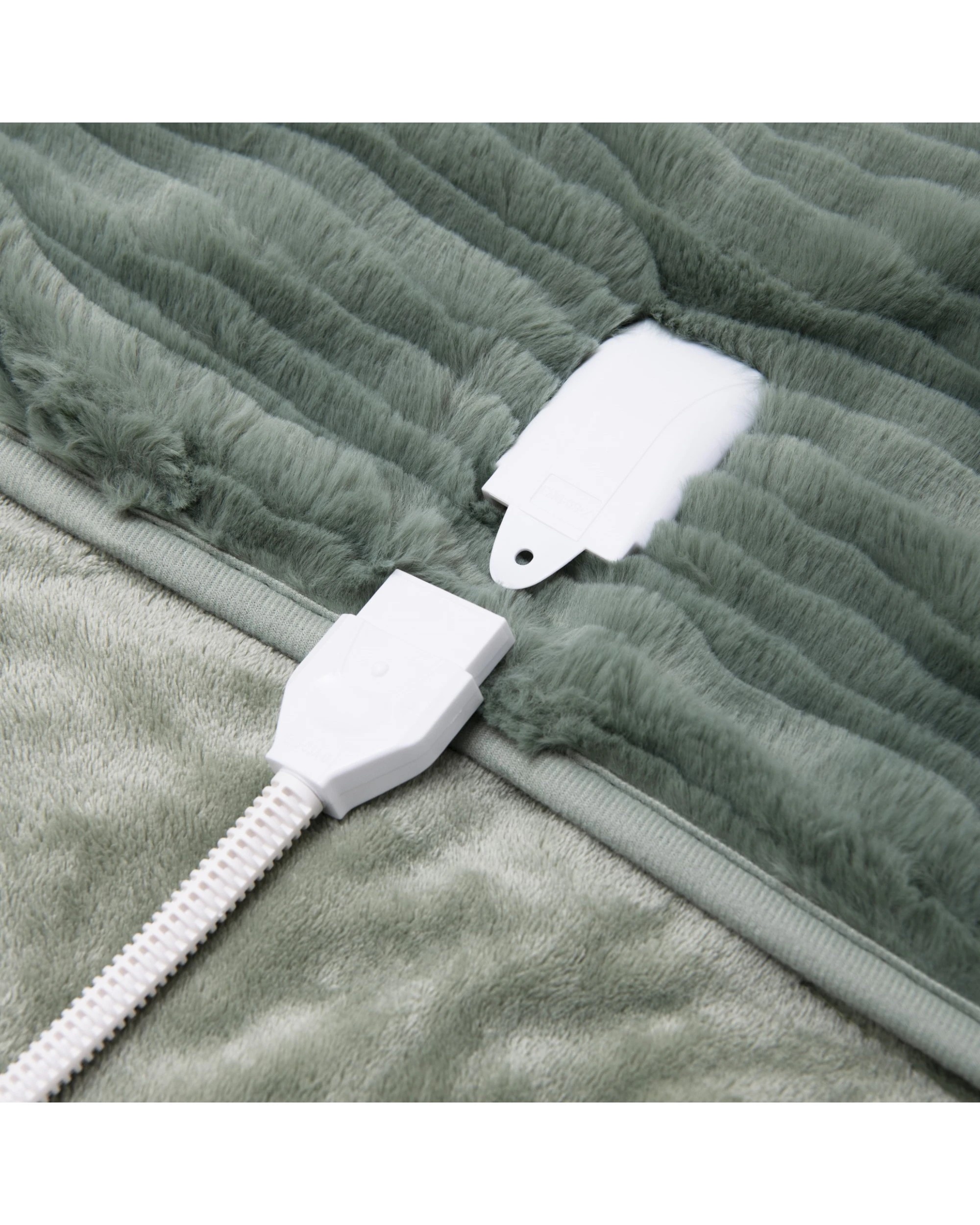 6 Dreamaker Millie Eyelash Fleece Reversible Heated Throw Faded 180x200cm - Green and Sage, 6 of 8