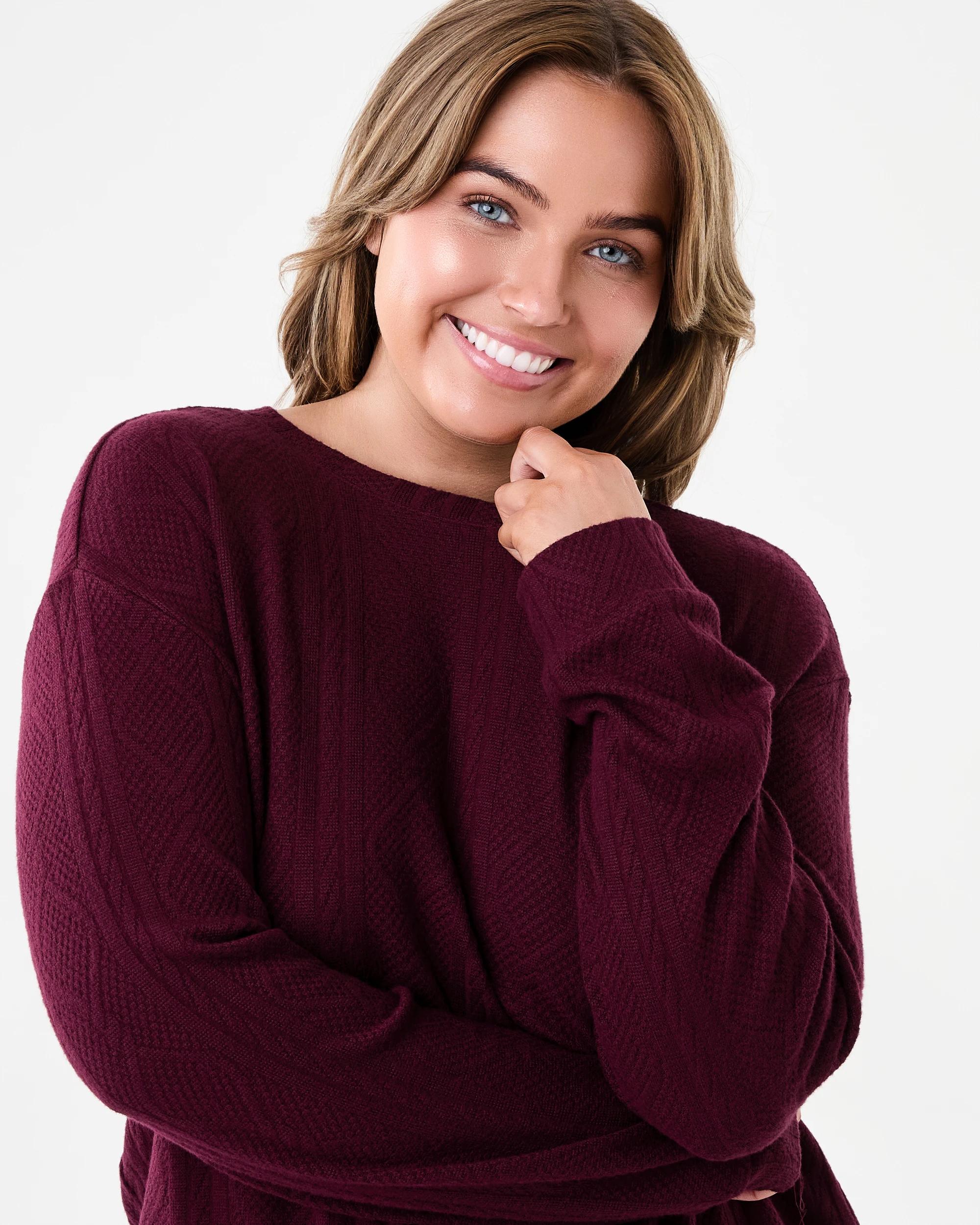 4 Cable Lounge Top Velvet Red, 4 of 7