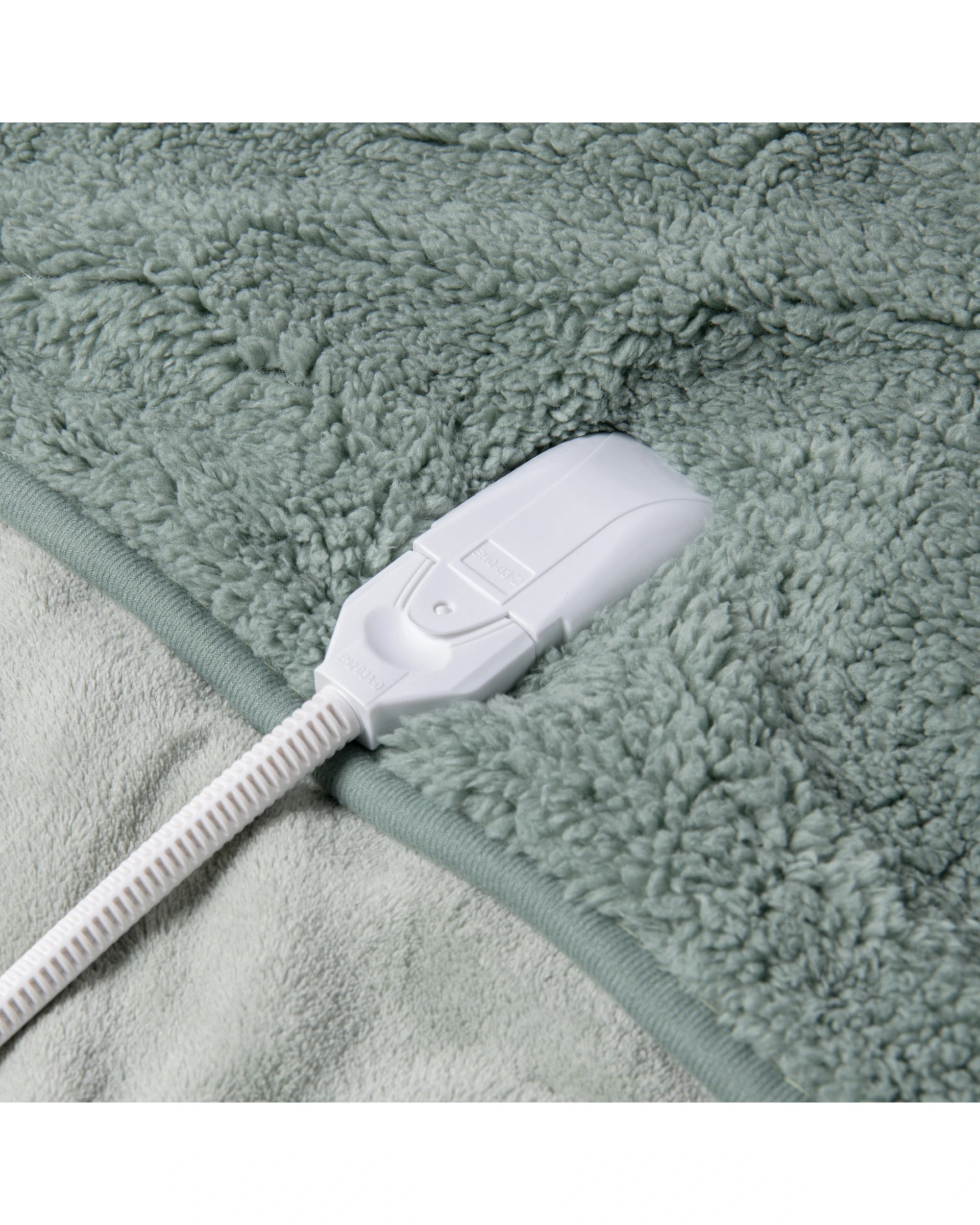 8 Dreamaker Eve Reversible Sherpa & Coral Fleece Heated Throw 180x200cm - Olive and Sage, 8 of 8