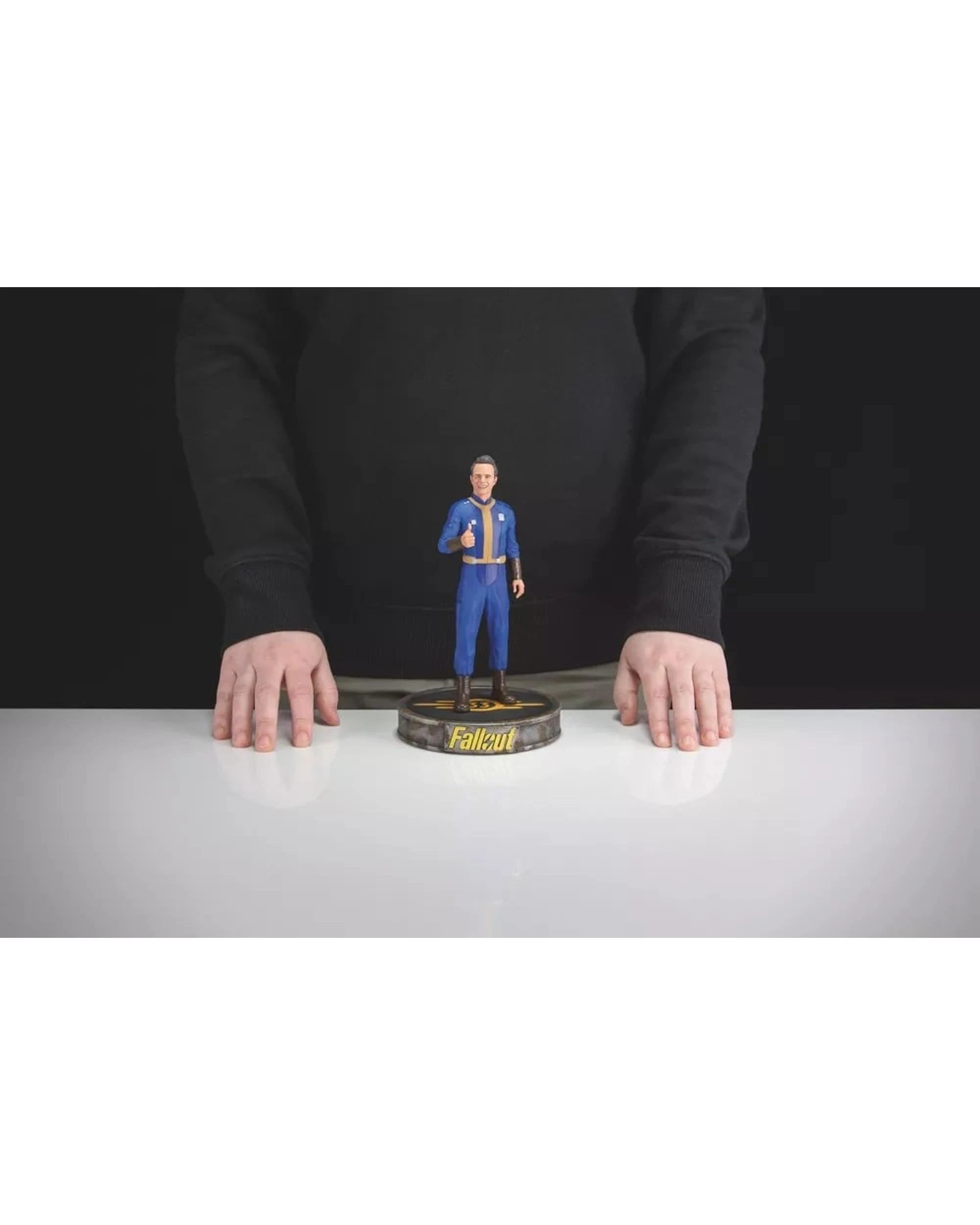 5 Dark Horse Fallout TV Series Cooper Howard 8 Inch Figure, 5 of 8