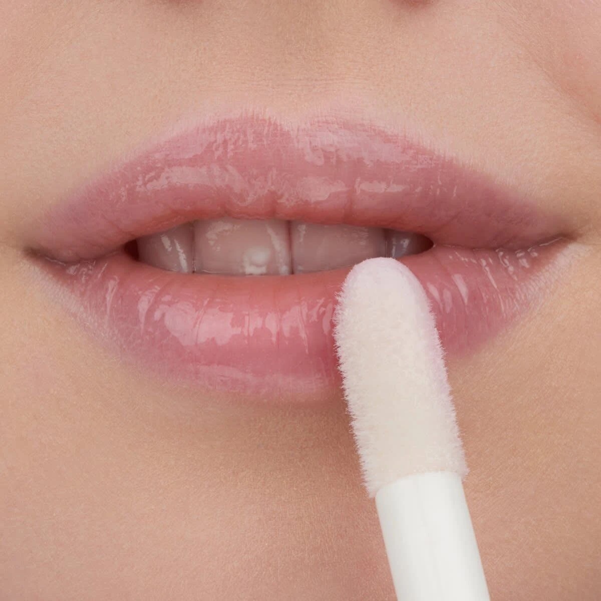 4 Essence Hydra Kiss Lip Oil - Pink 01, 4 of 5