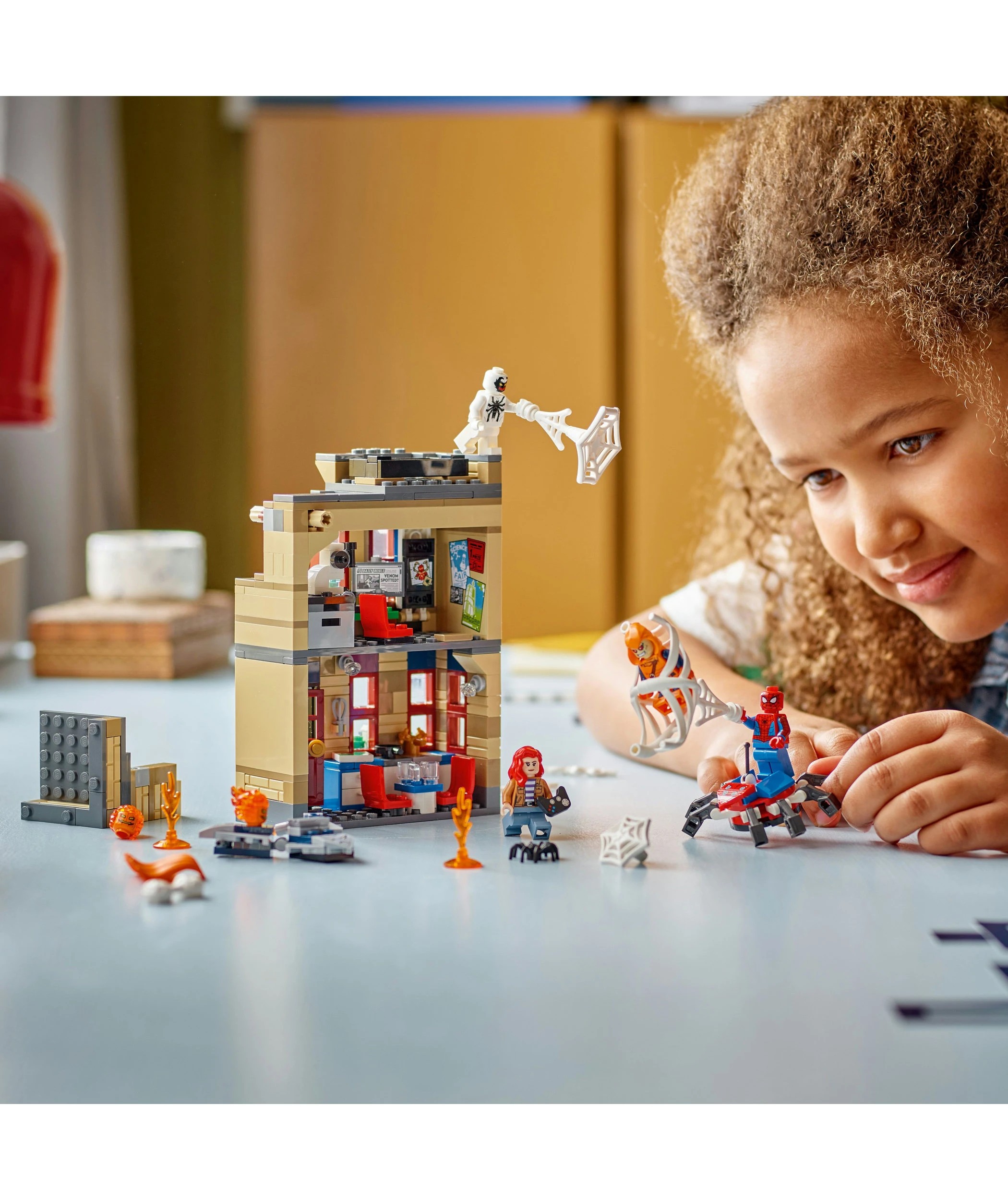 8 LEGO Marvel Super Heroes Peter Parker’s Apartment 76317, 8 of 10