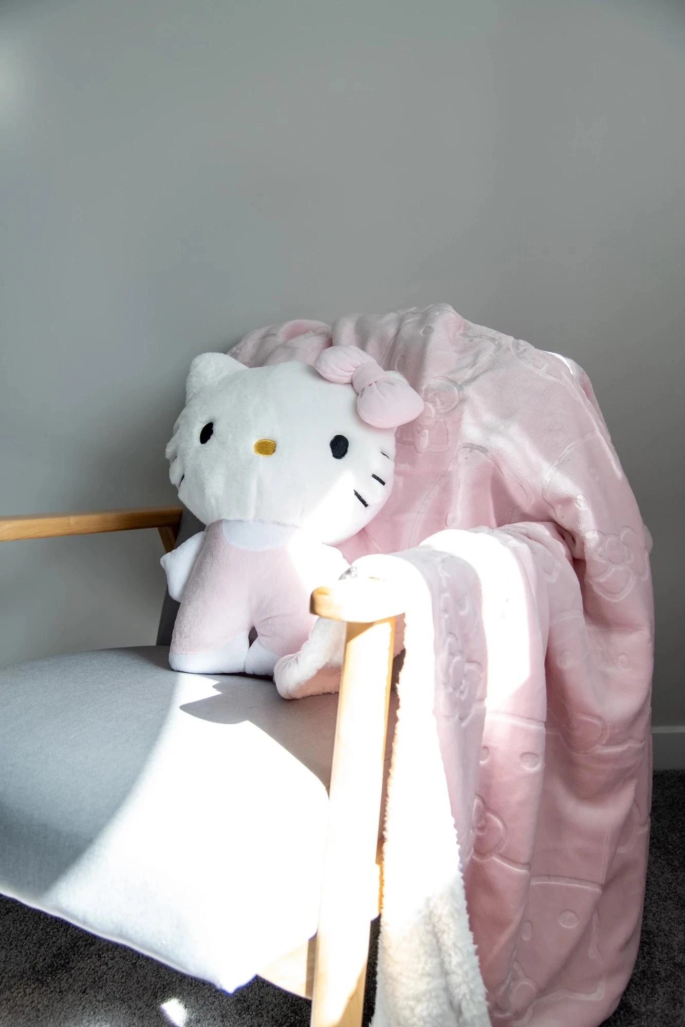 1 Hello Kitty Throw - Queen Bed - Pink, 1 of 7