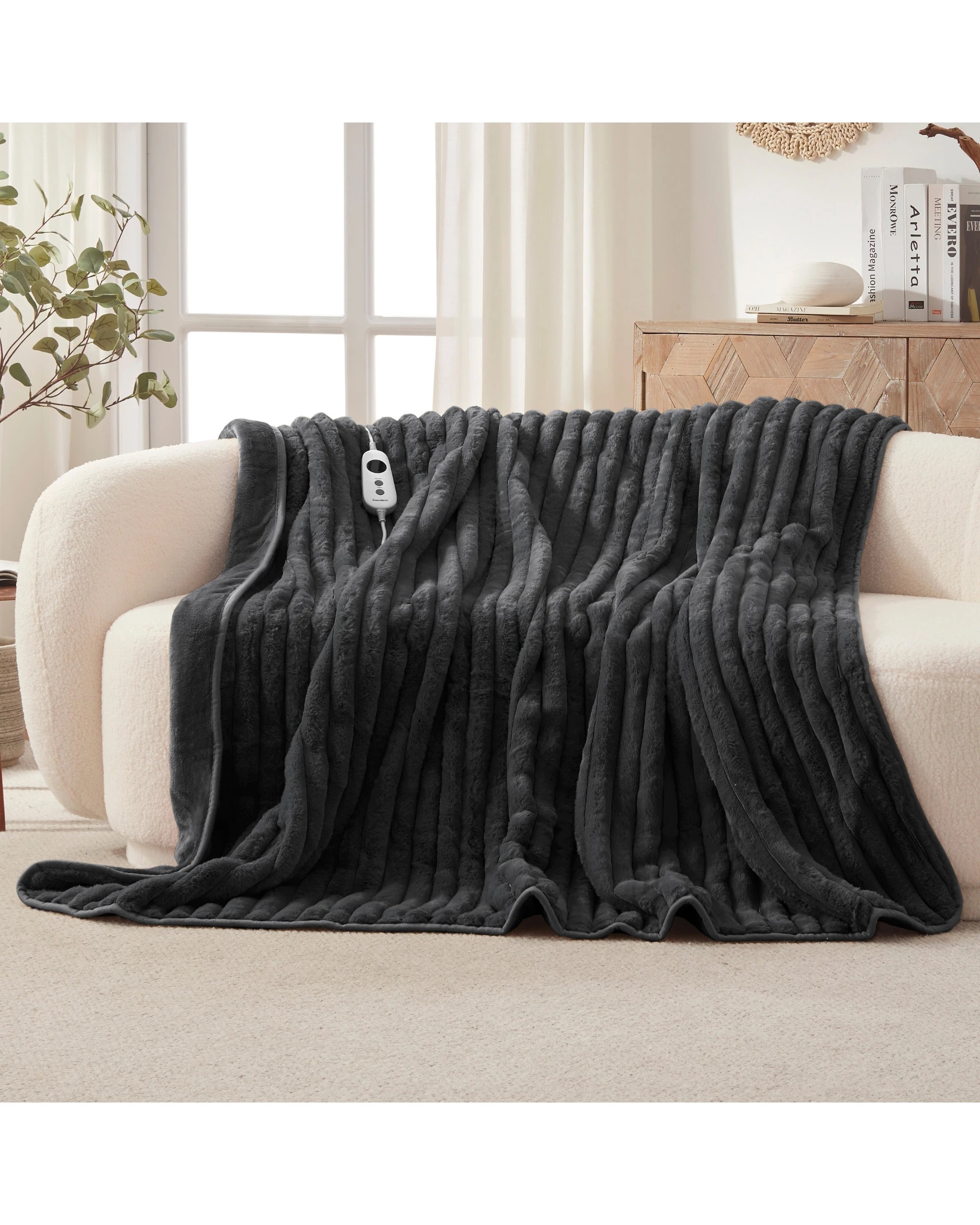 1 Dreamaker Cirra Chunky Embossed Fleece Heated Throw 180x200cm - Charcoal, 1 of 8