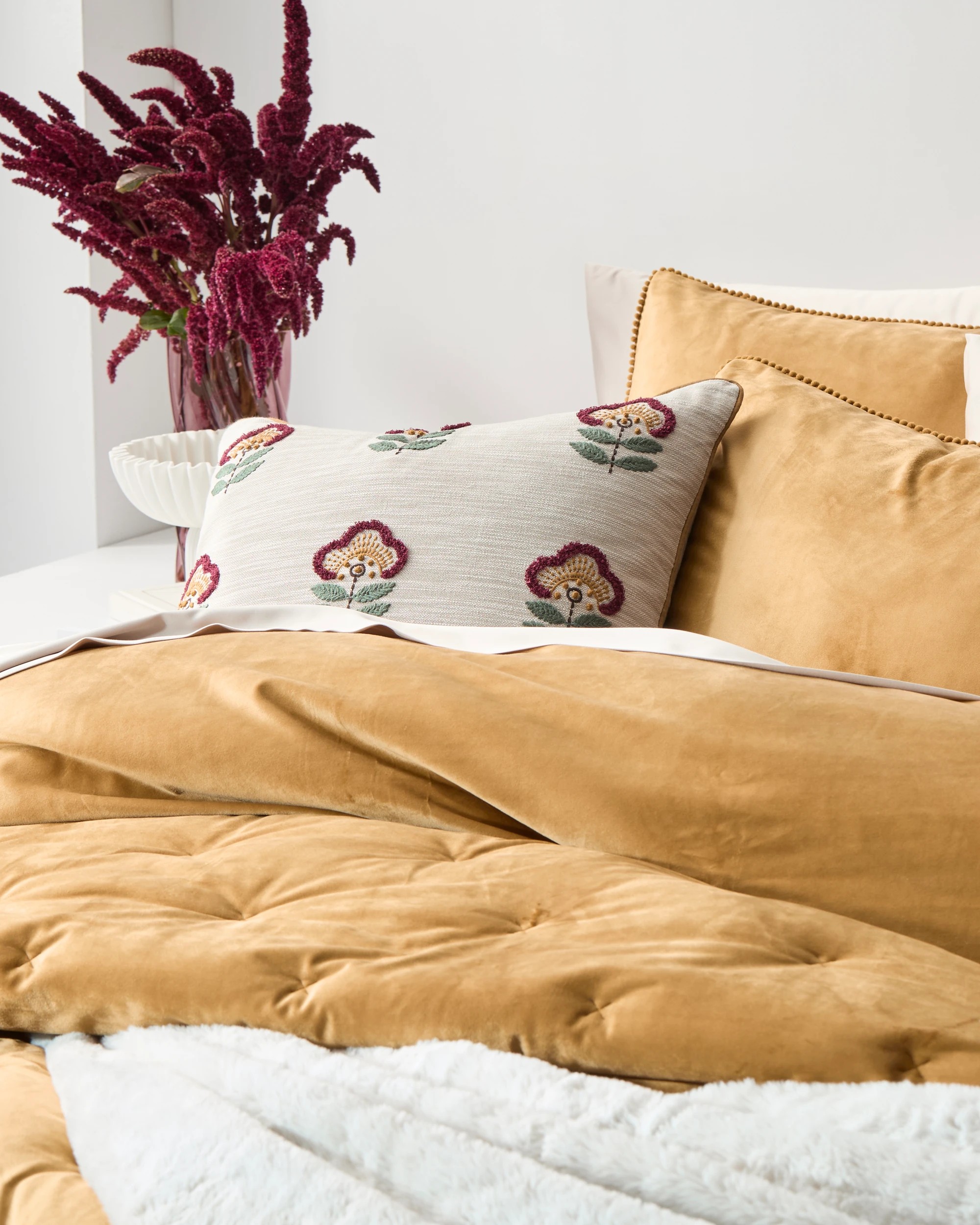 3 Target Lacy Velvet Comforter - Queen Bed - Yellow, 3 of 3
