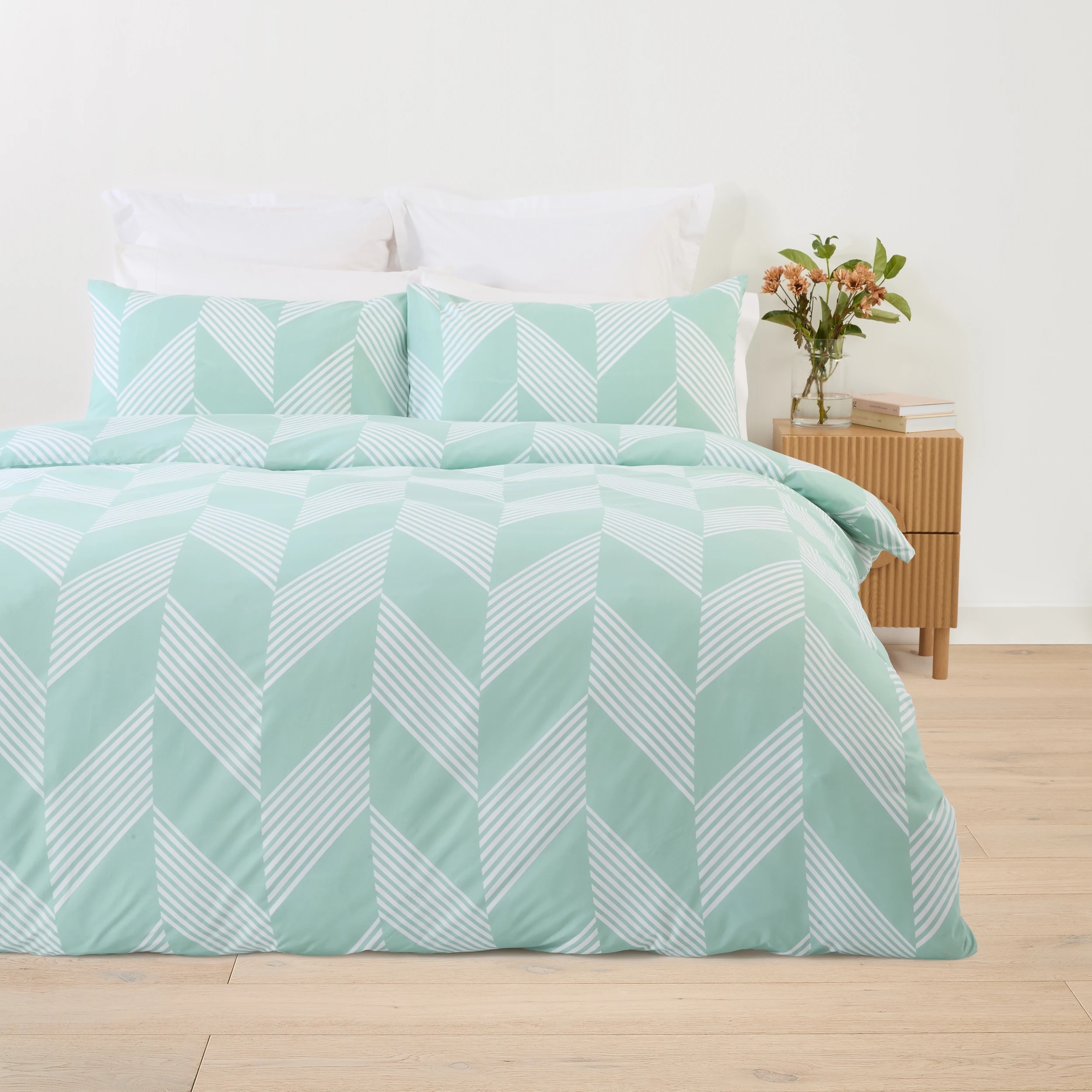 1 Luca Quilt Cover Set - Queen Bed, 1 of 7