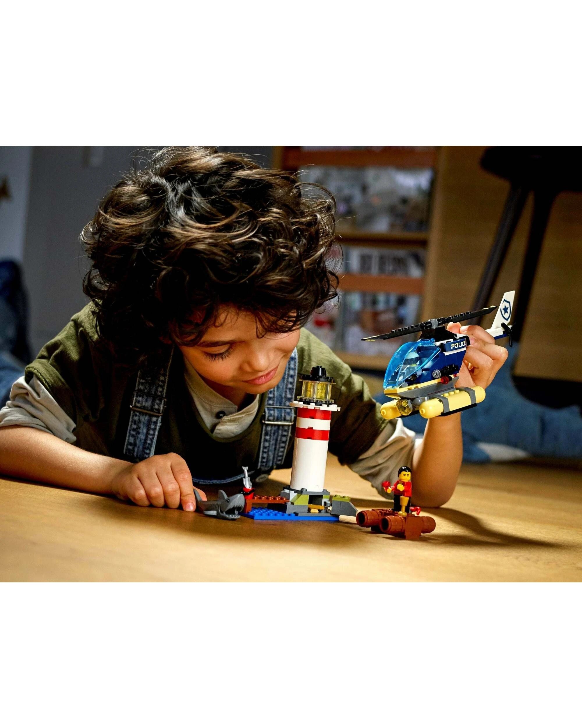 2 LEGO 60274 Police Lighthouse Capture: Helicopter & Crook Chase, 2 of 5
