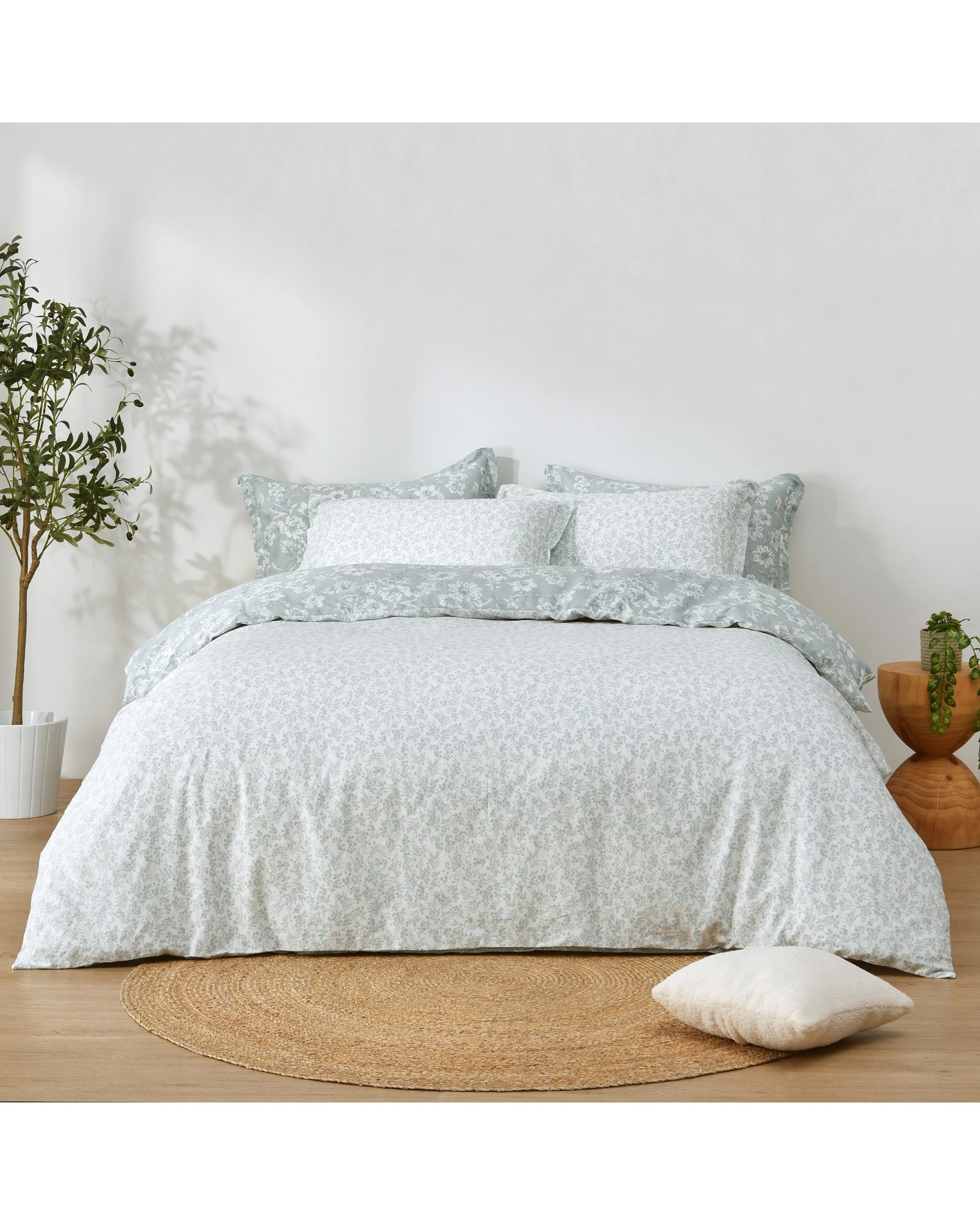 8 Dreamaker Eloise 100% Cotton Reversible Quilt Cover Set - King Single Bed - Ocean Fog, 8 of 8