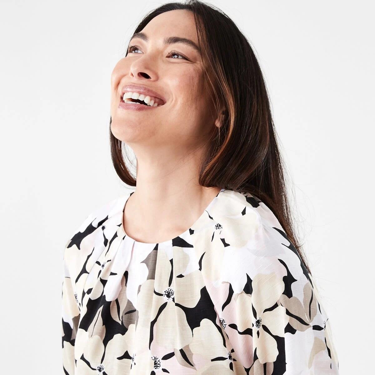 4 Short Sleeve Tuck Top SOFT FLORAL EUCALYPTUS GREEN, 4 of 6