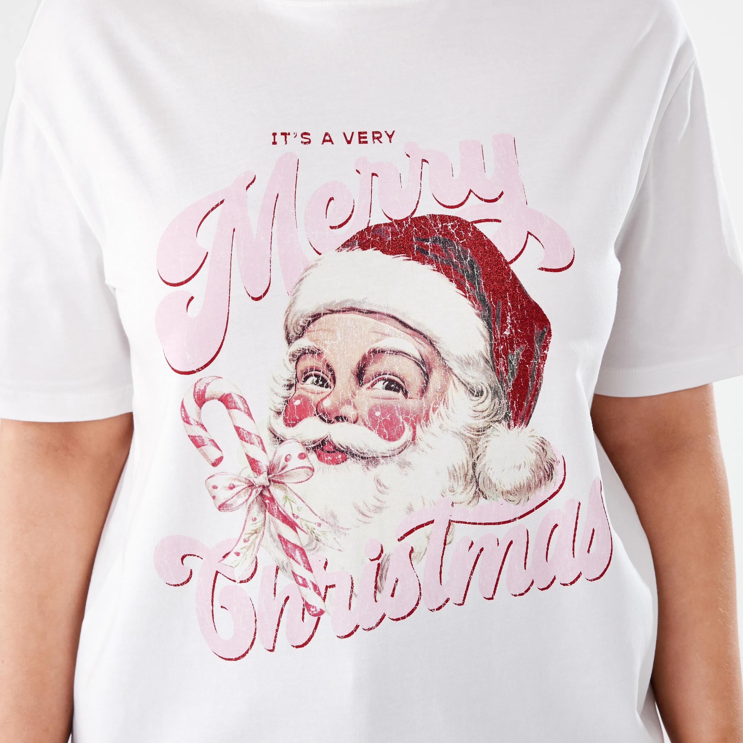 5 Short Sleeve Christmas Oversized Boyfriend T-shirt Very Merry, 5 of 5
