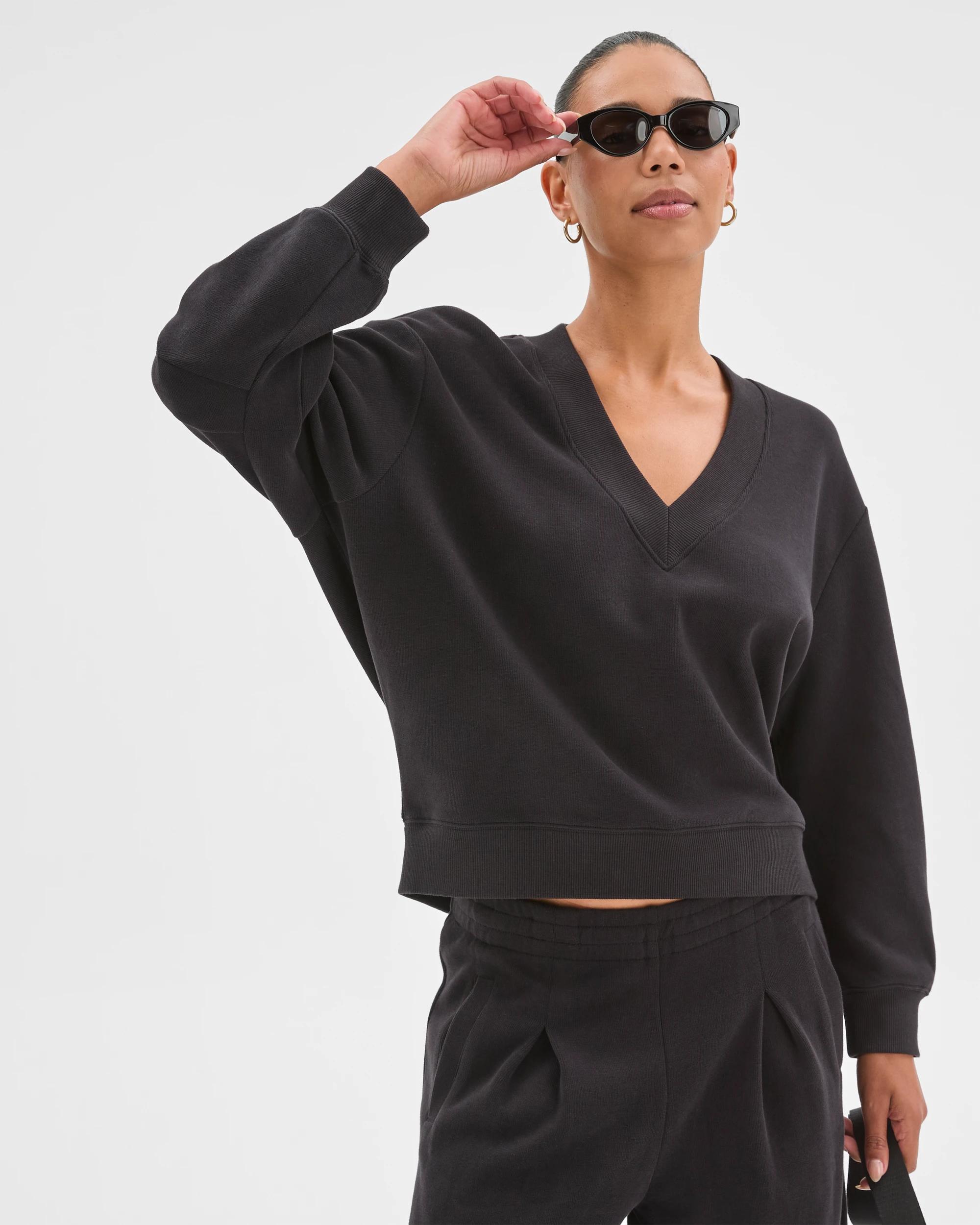 2 Target Active Active Australian Cotton Blend Sueded Rib V-Neck Jumper BLACK, 2 of 6