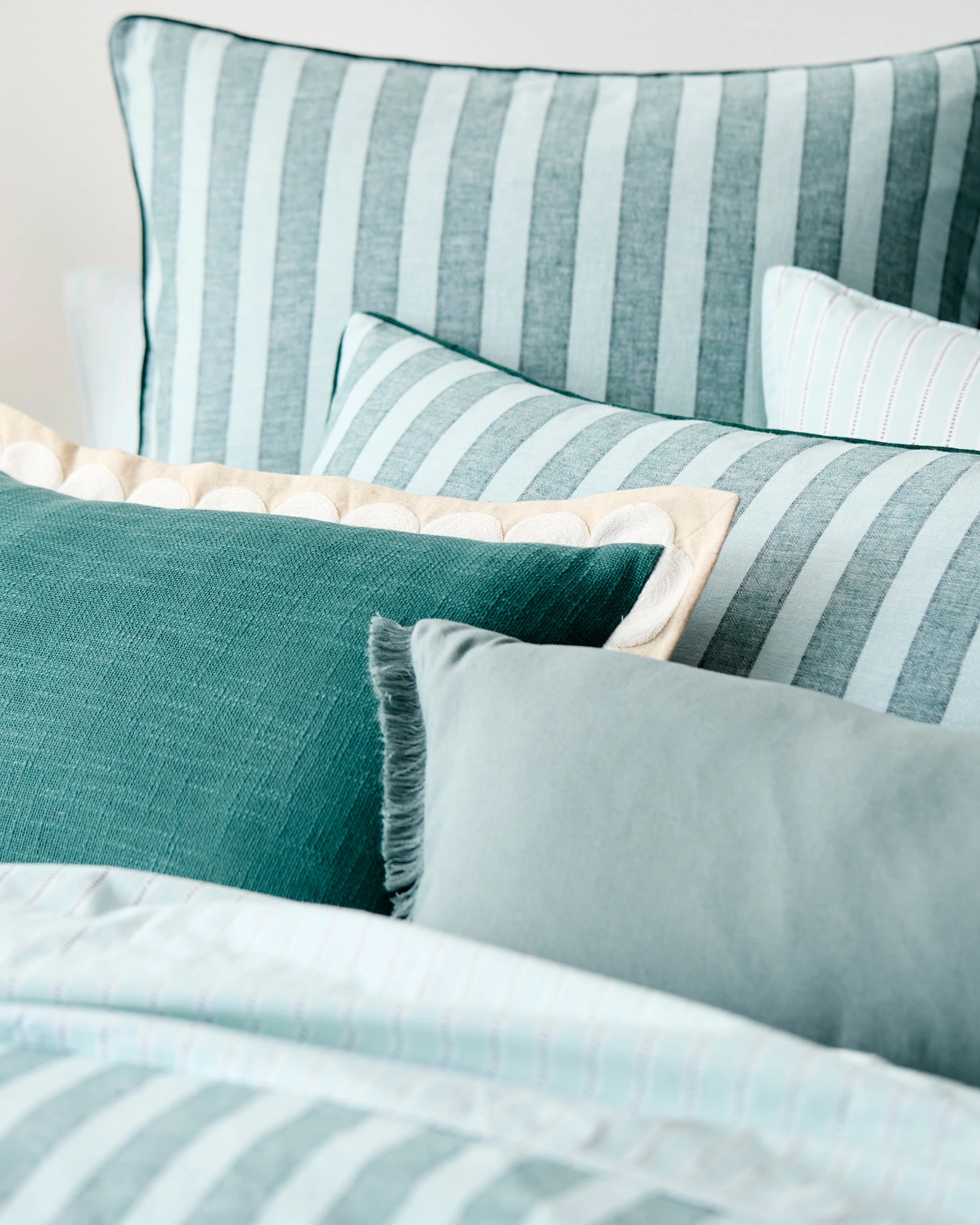 5 Target Reid Stripe Linen/cotton Quilt Cover Set
 - King Bed
 - Green, 5 of 6