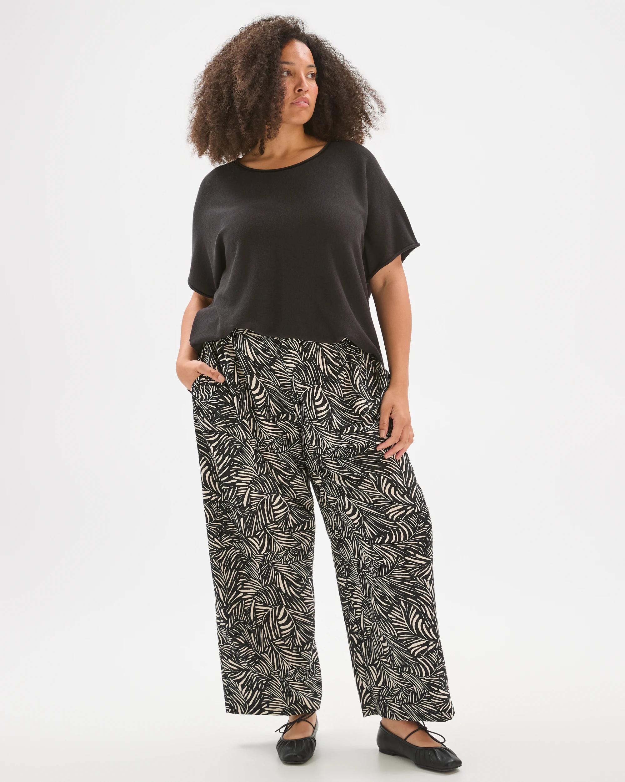 3 Target Curve Plus Size Tie Front Pants BLACK AND WHITE GEO PRINT, 3 of 6