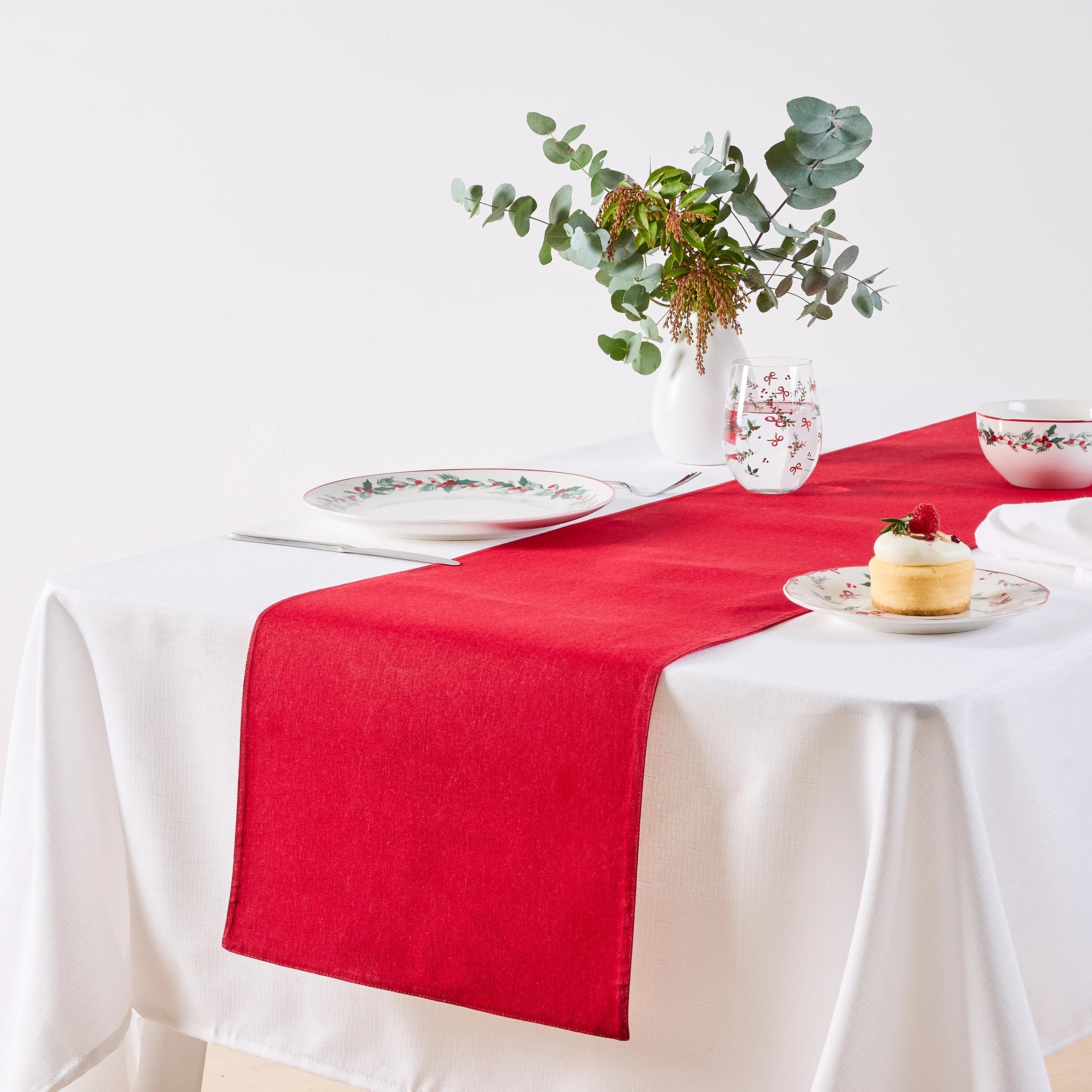 2 Holly Table Runner, 2 of 8
