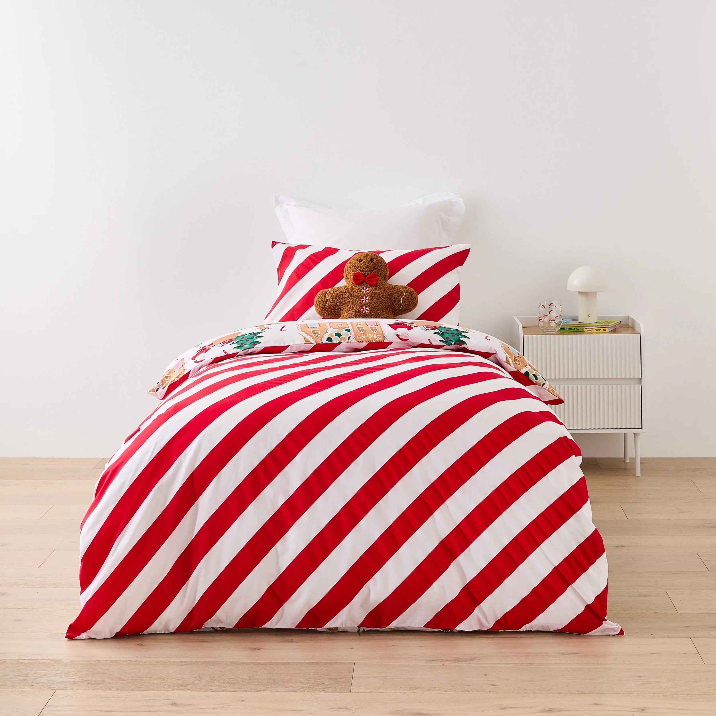 2 Gingerbread Village Reversible Cotton Rich Quilt Cover Set - Single Bed, 2 of 7