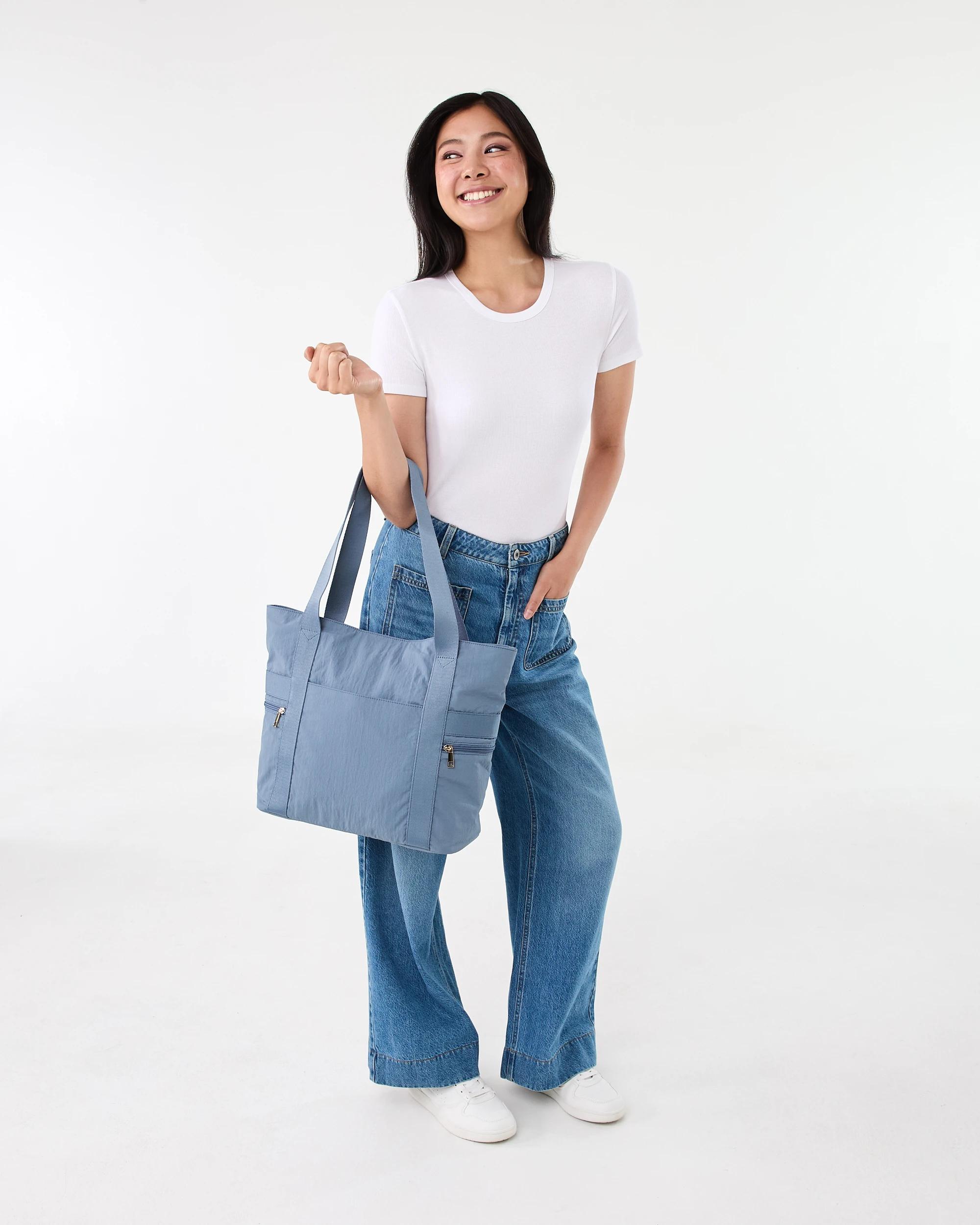 7 Urban Multi Pocket Tote Bag Blu Willow, 7 of 7