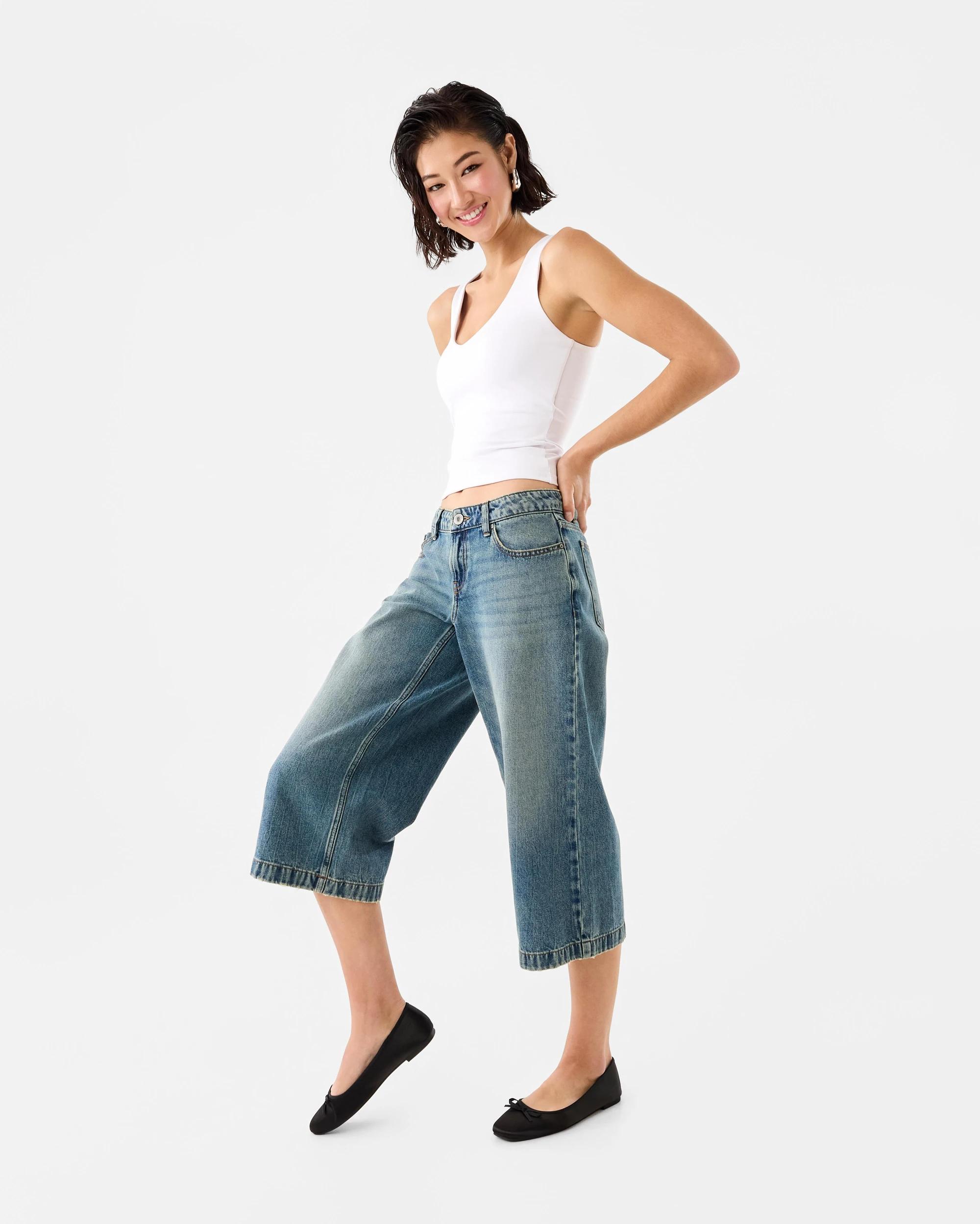 3 Contour V-Neck Shelf Tank White, 3 of 8
