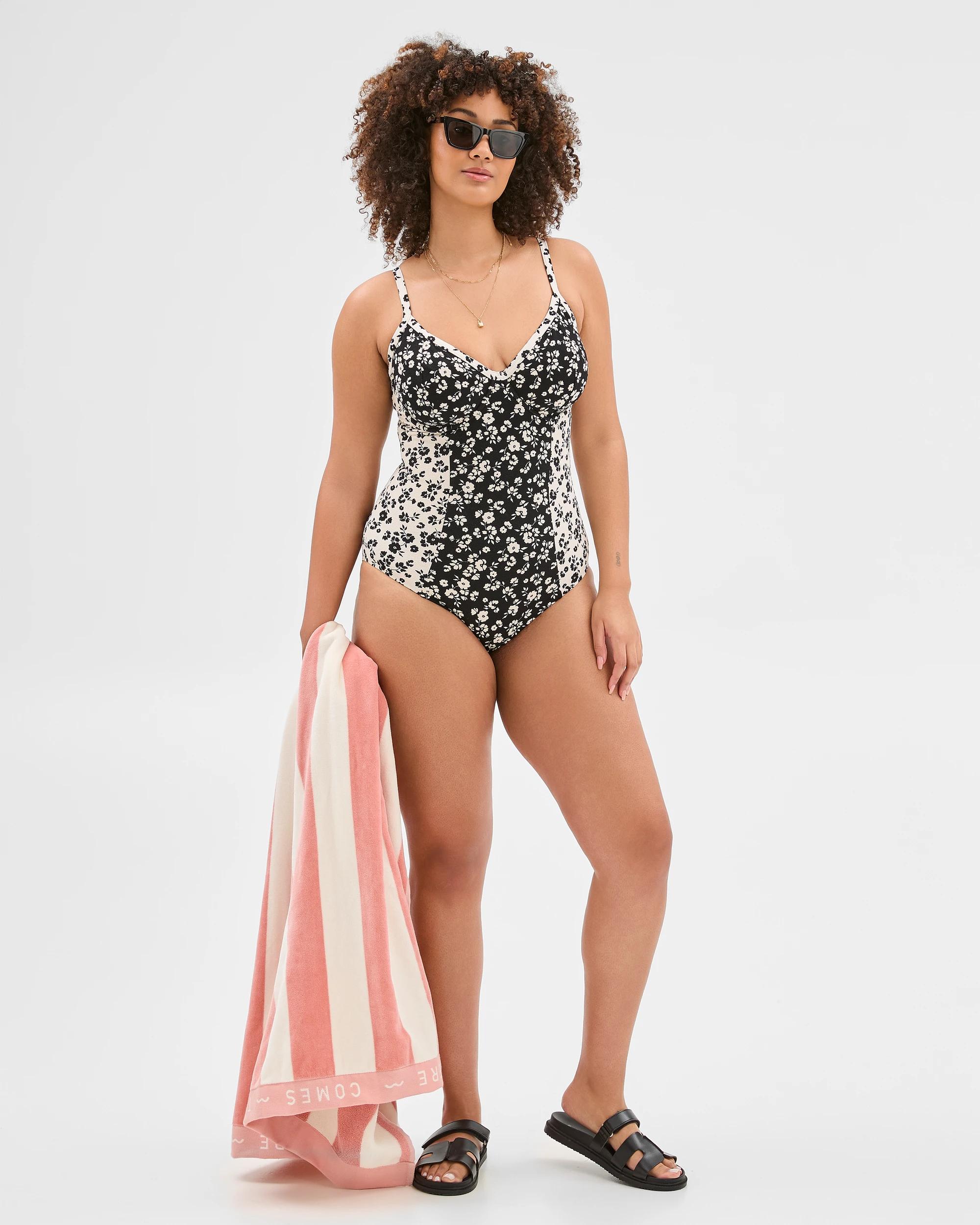 2 Target Resort Textured Half Cup Underwire One Piece Bathers BLACK AND WHITE DAISY, 2 of 10