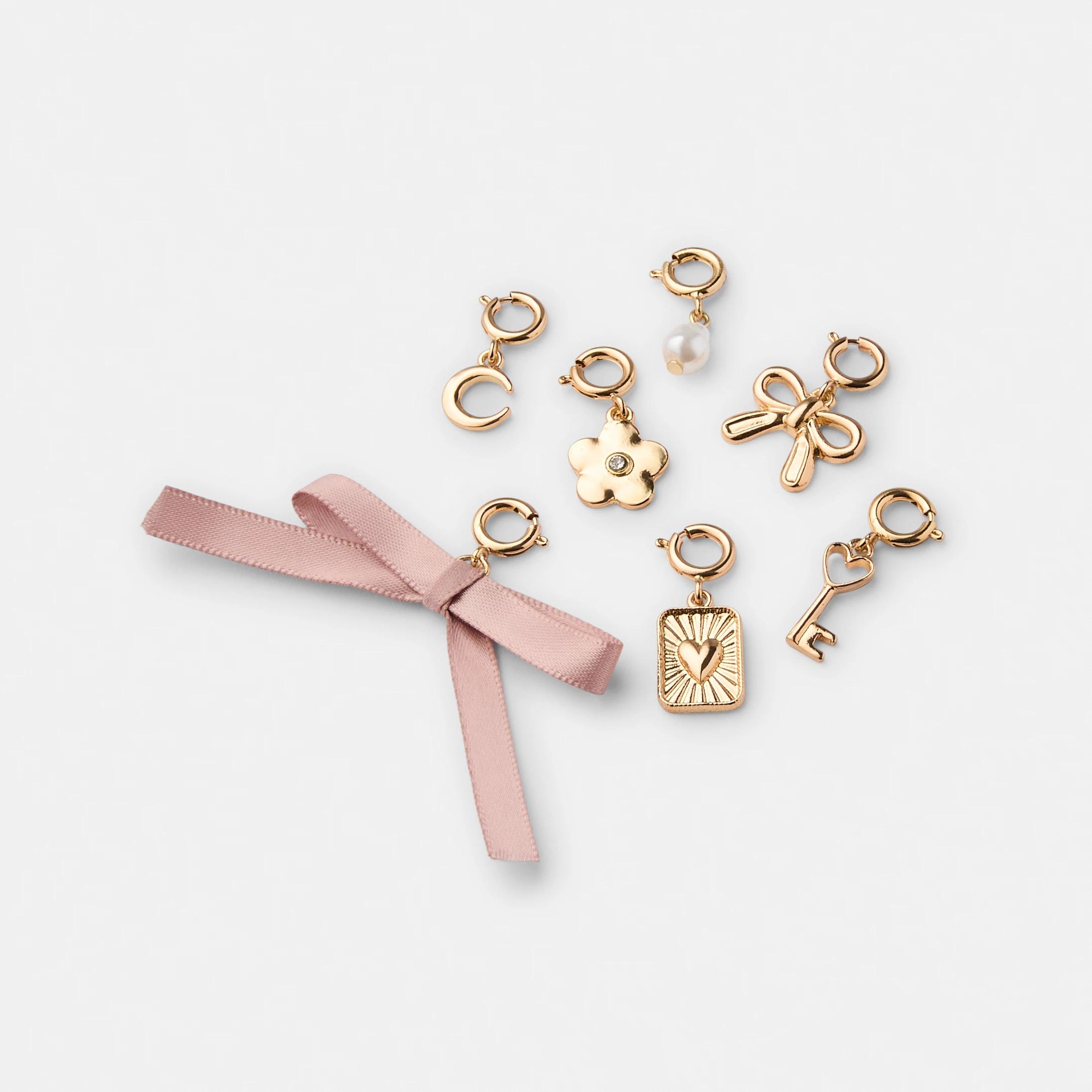 3 7  Pack Hearts and Bow Charms - Gold Tone Gold, 3 of 3