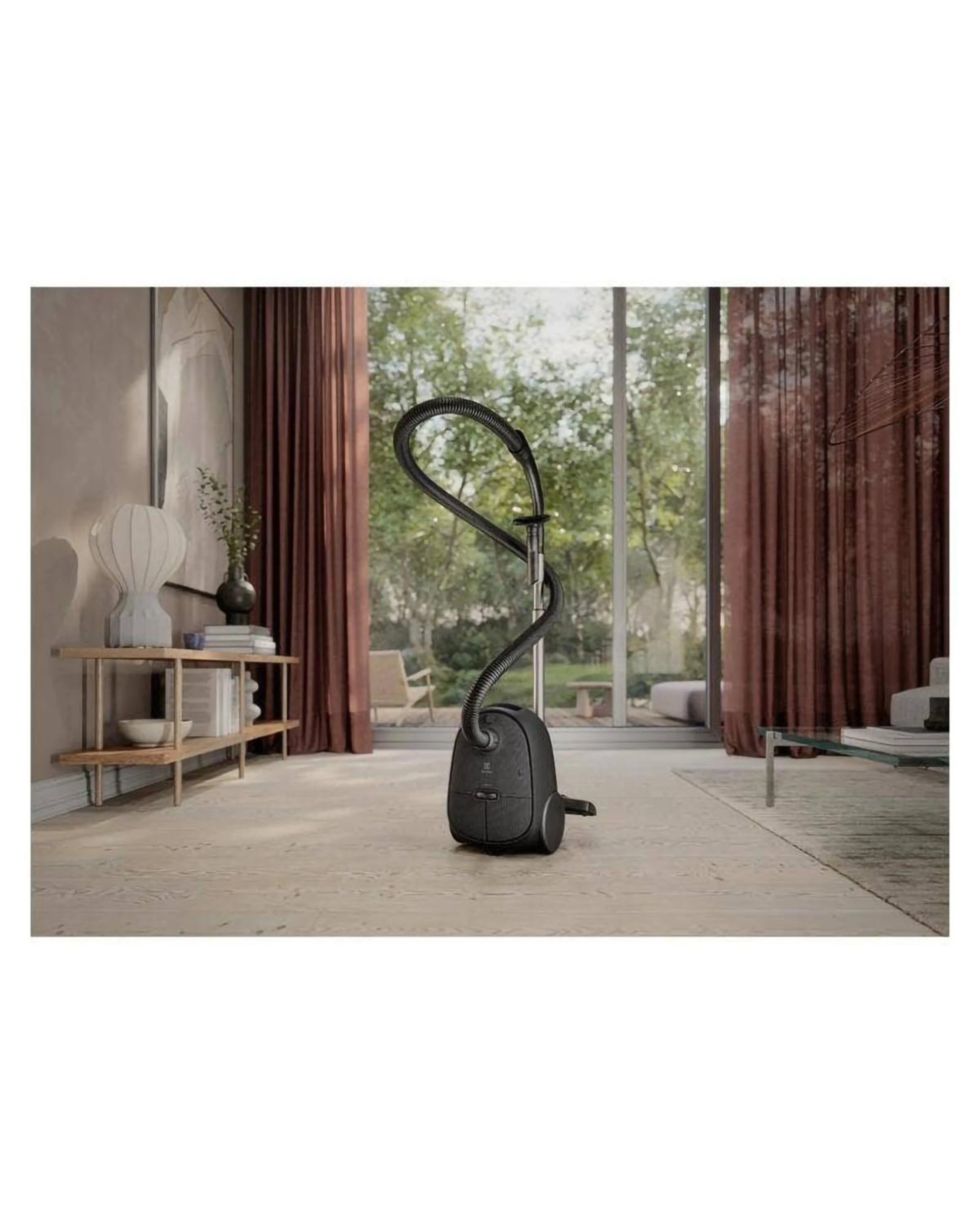 7 Electrolux 600 Series Bagged Vacuum Cleaner EFB61112, 7 of 10