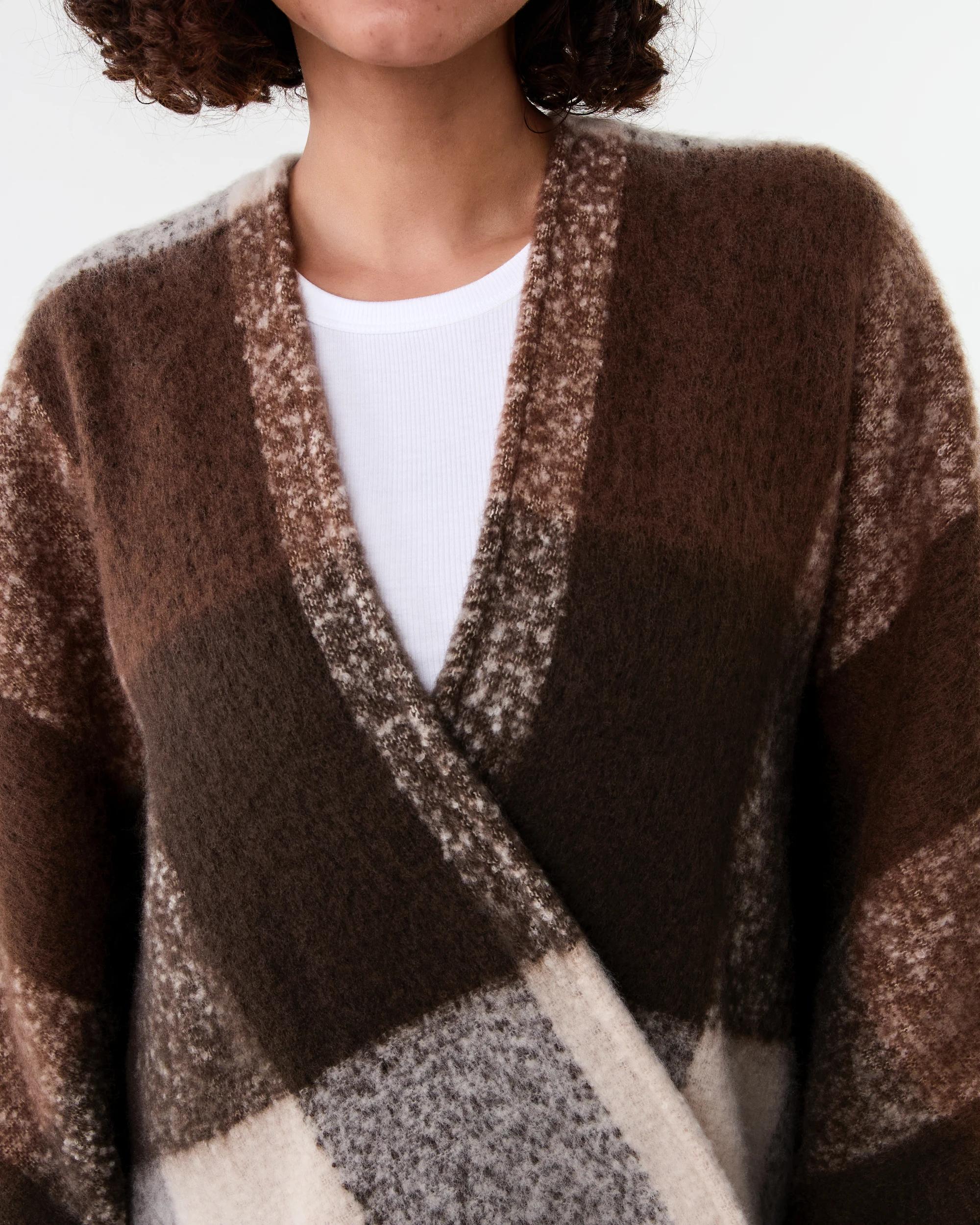 5 Fluffy Wrap Scarf Fudge Chck, 5 of 6