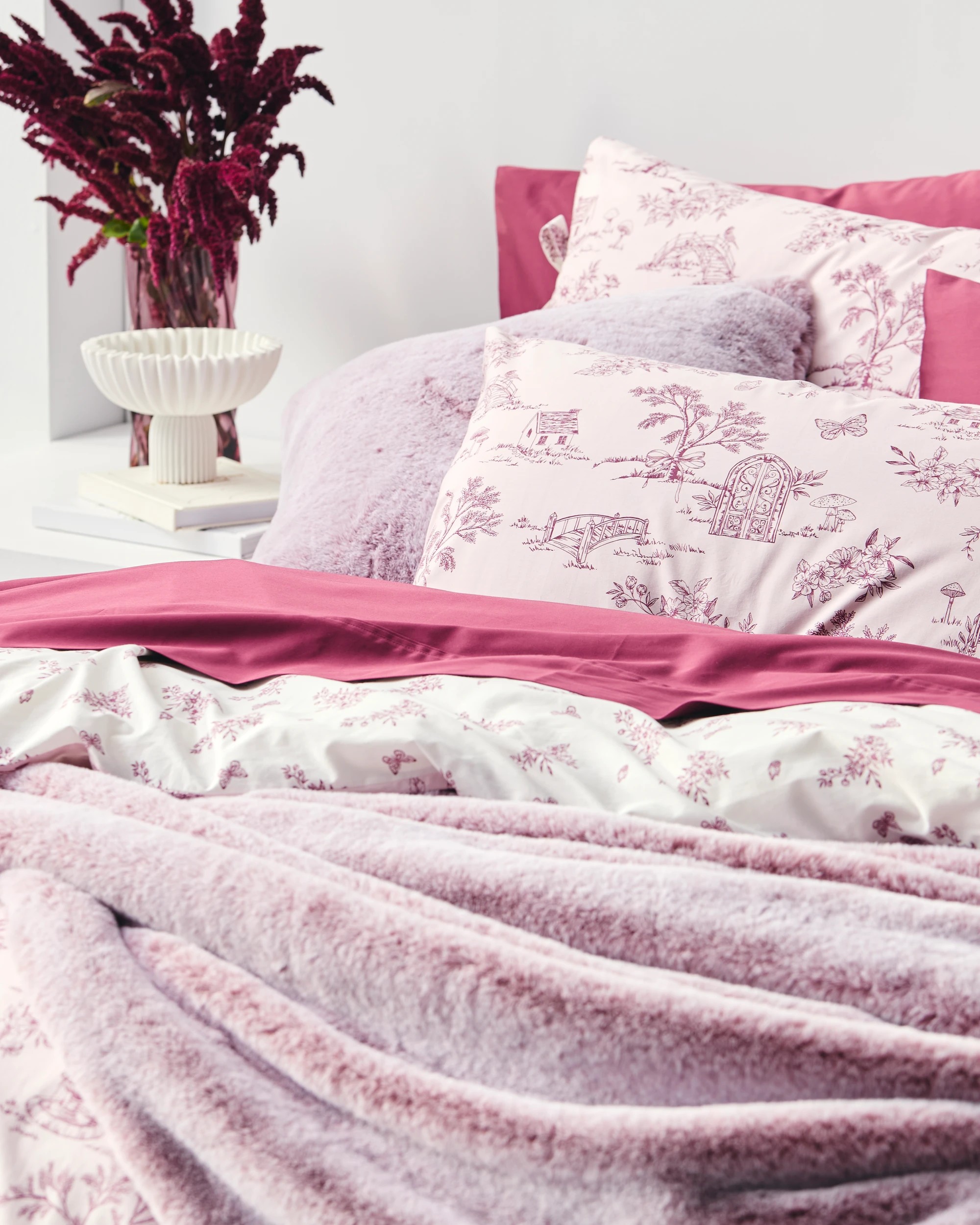 3 Target Holly Toile Australian Cotton Quilt Cover Set - King Bed - Pink, 3 of 10