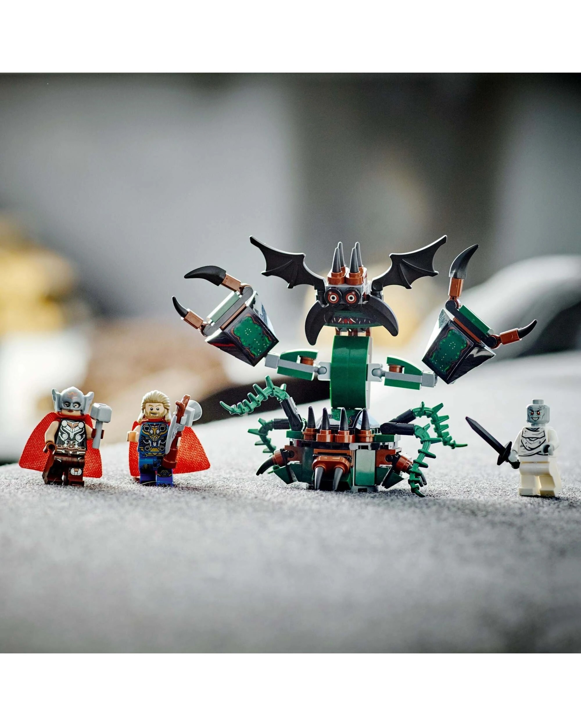 4 LEGO 76207 Attack on New Asgard: Thor vs. Shadow Monster, 4 of 4