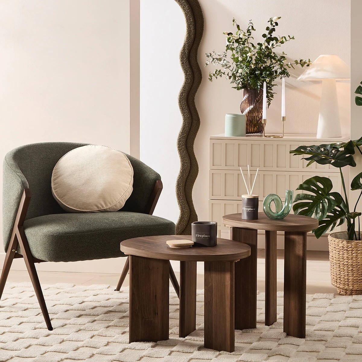 1 Set of 2 Walnut Side Tables, 1 of 10