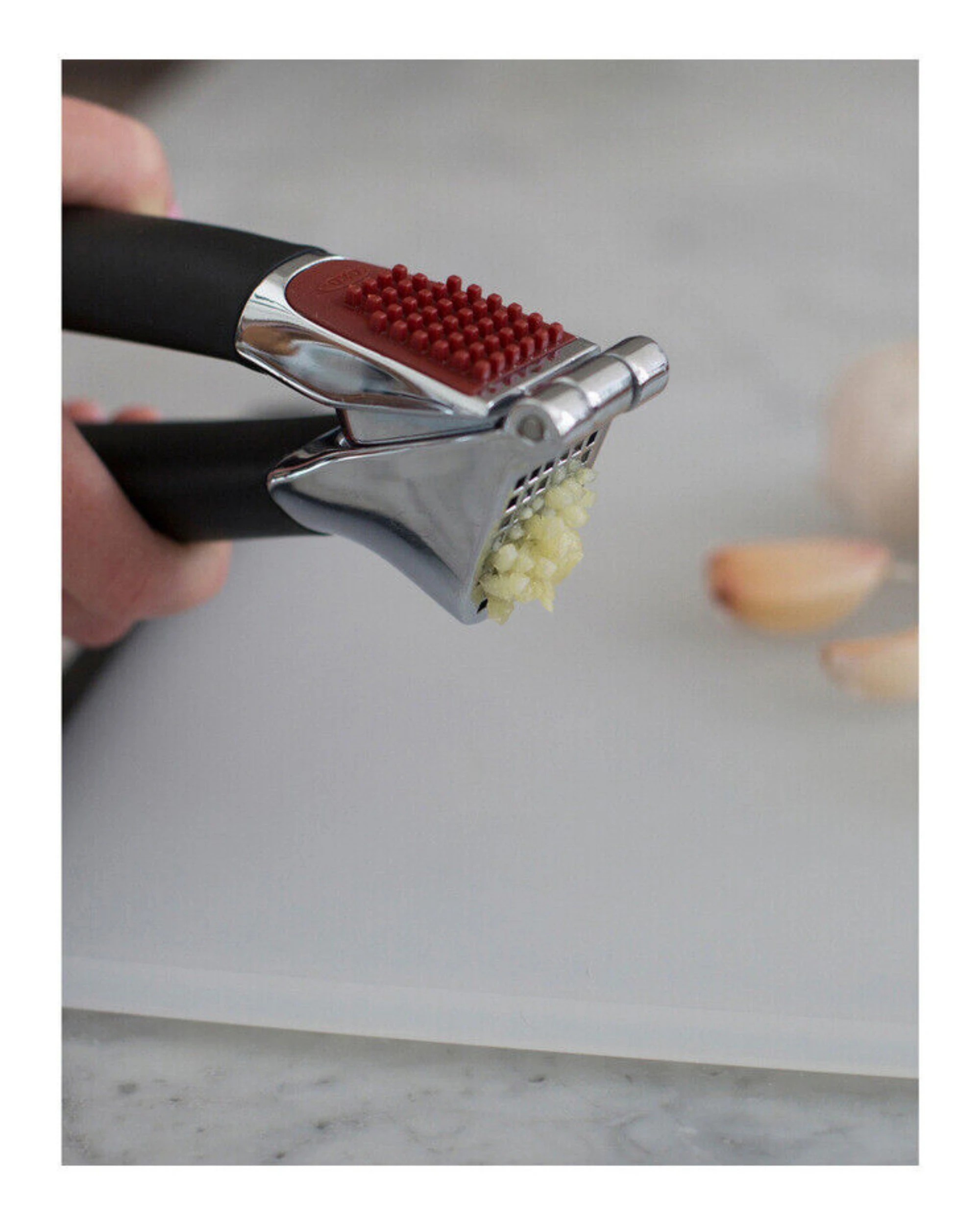 2 OXO Good Grips Garlic Press Kitchen Ginger Crusher, 2 of 4