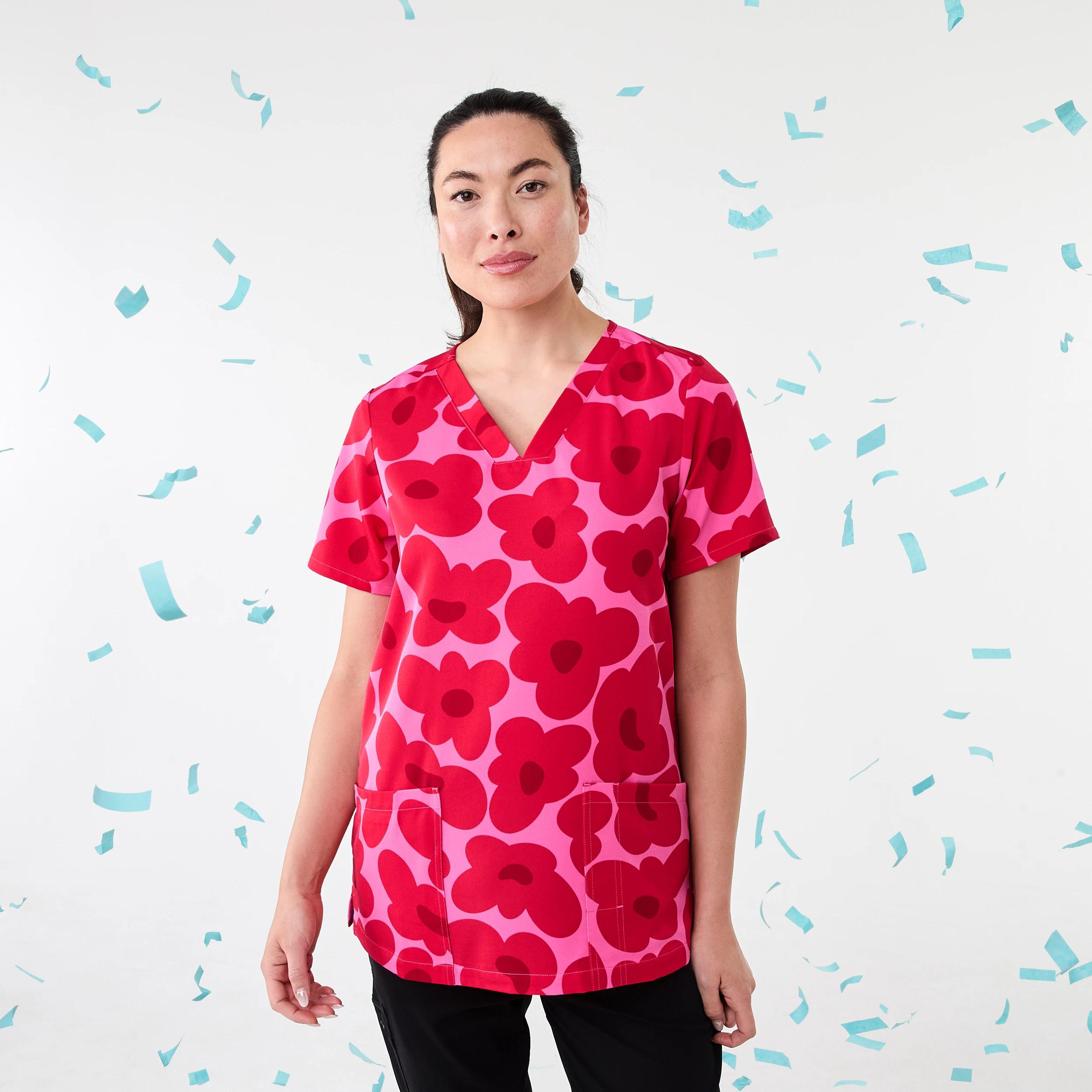 1 Womens Short Sleeve Print Scrub Top Pnk Flower, 1 of 7