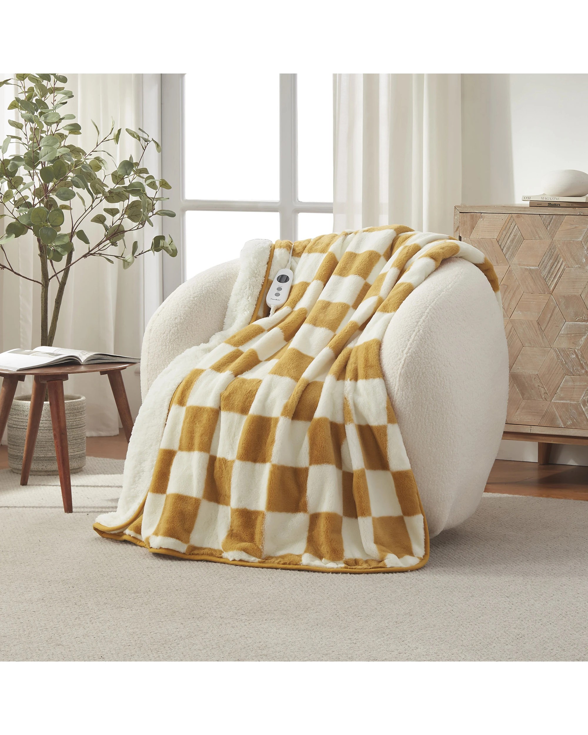 1 Dreamaker Axia Checkered Plush Heated Throw 130x160cm - Chai and Cream, 1 of 8