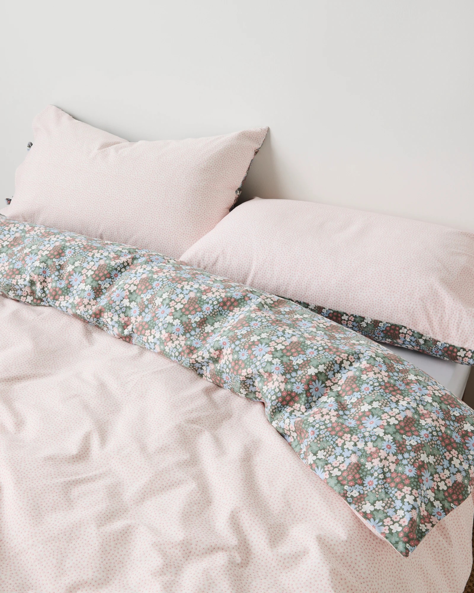 4 Target Meadow Ditsy Floral Australian Cotton Quilt Cover Set
 - Single Bed
 - Natural, 4 of 6