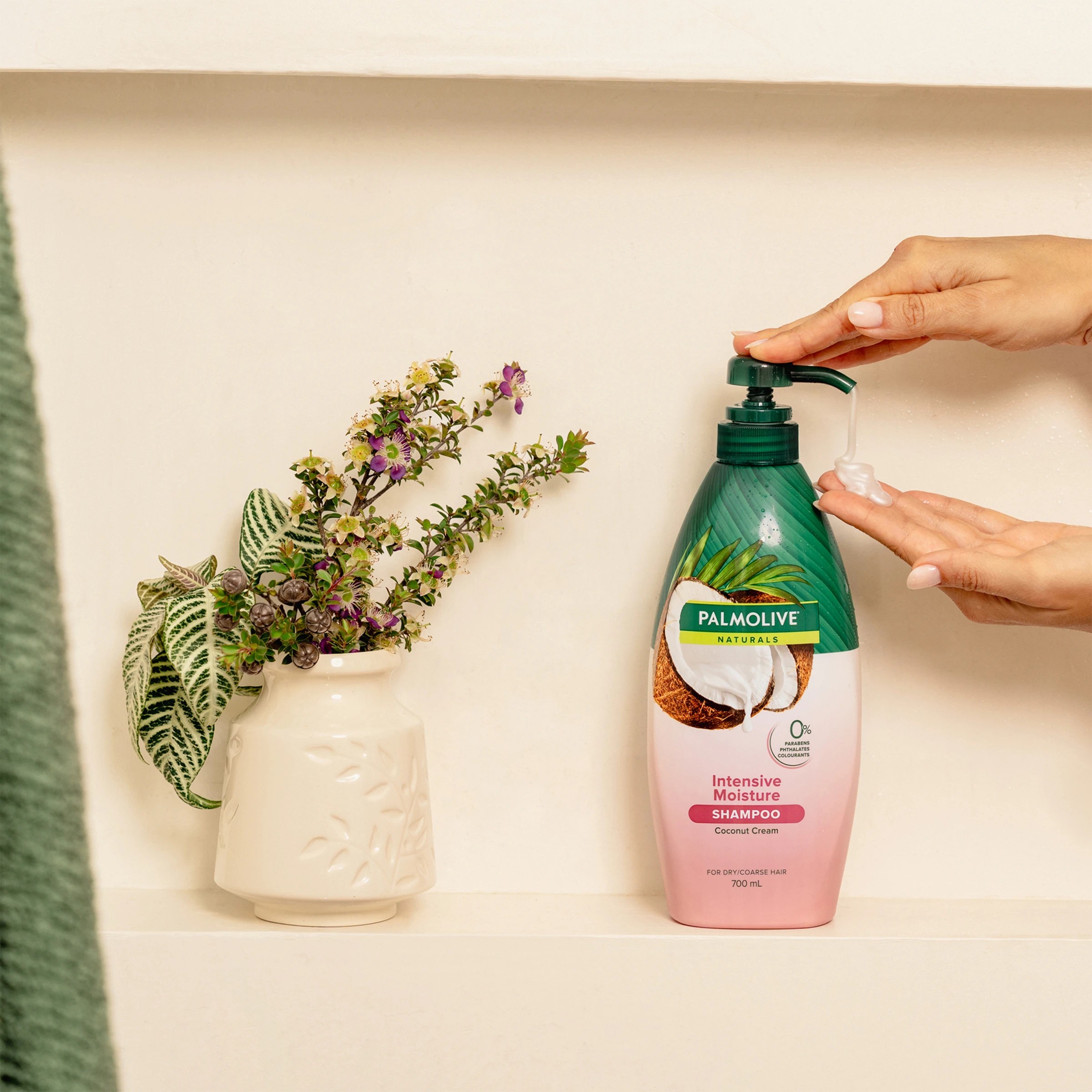 4 Palmolive Naturals Intensive Moisture Shampoo 700ml - Coconut Cream, 4 of 9