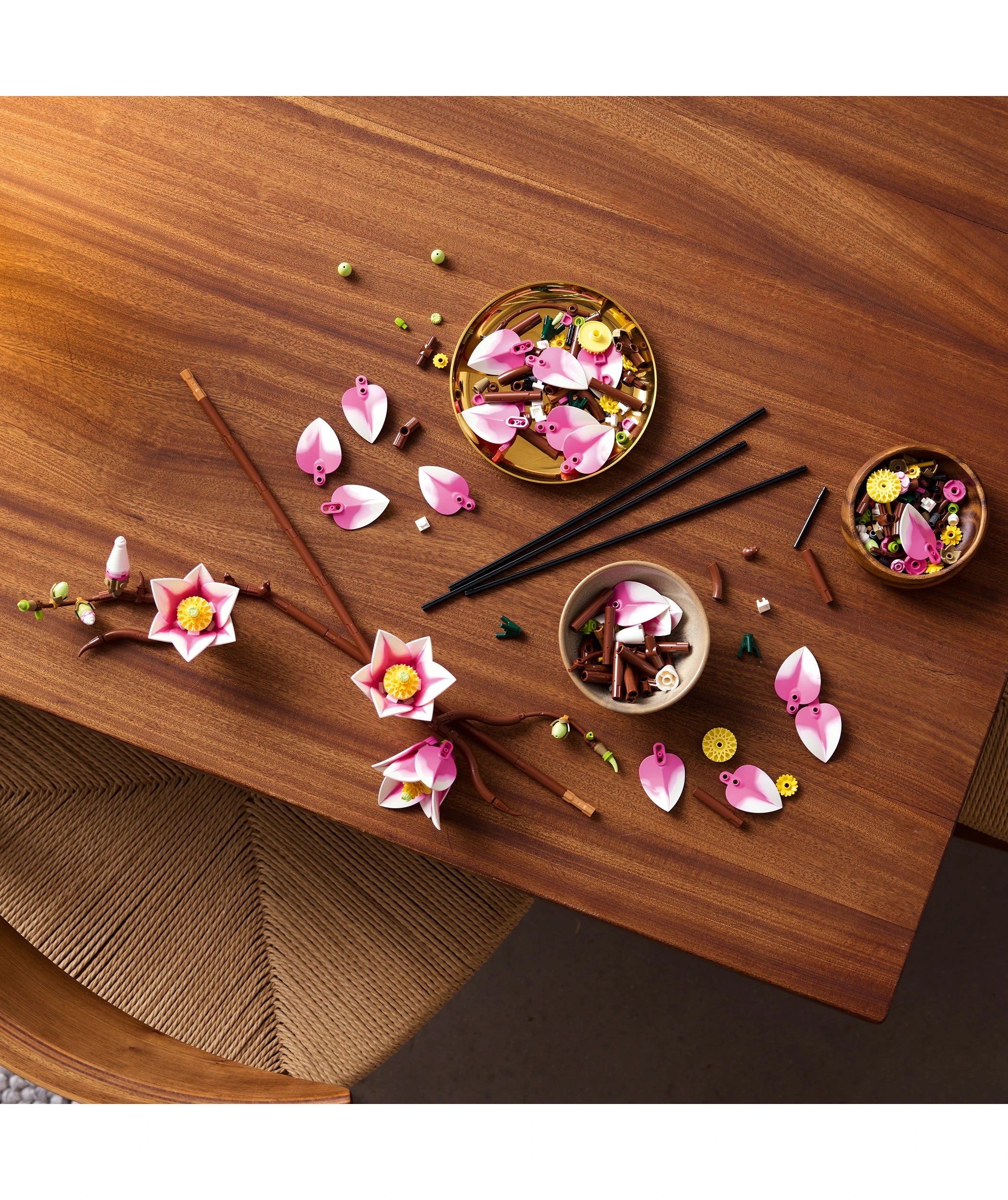 8 LEGO Botanicals Magnolia Branches 11510, 8 of 10