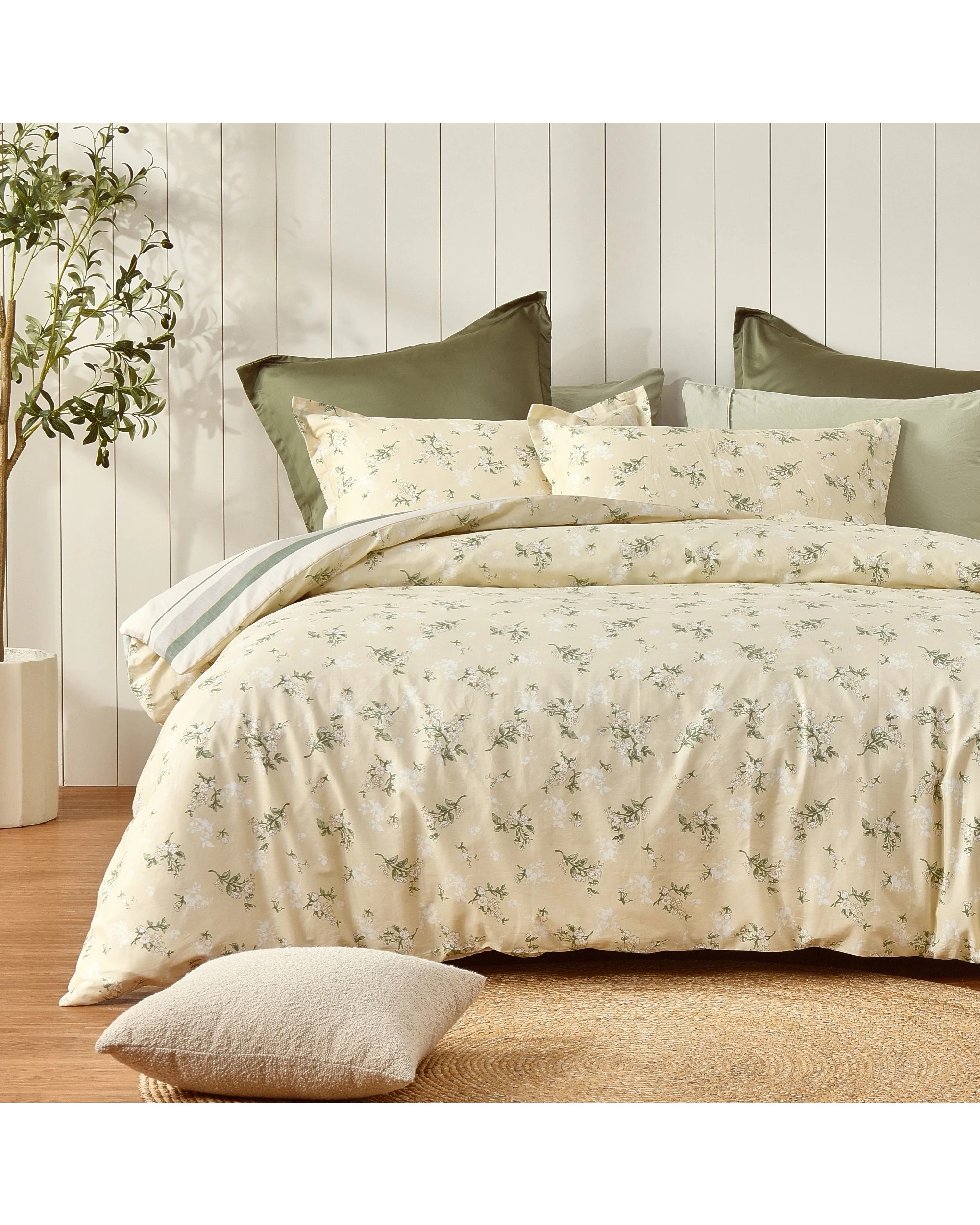 1 Dreamaker Otto 100% Cotton Reversible Quilt Cover Set - Queen Bed - Green, 1 of 8